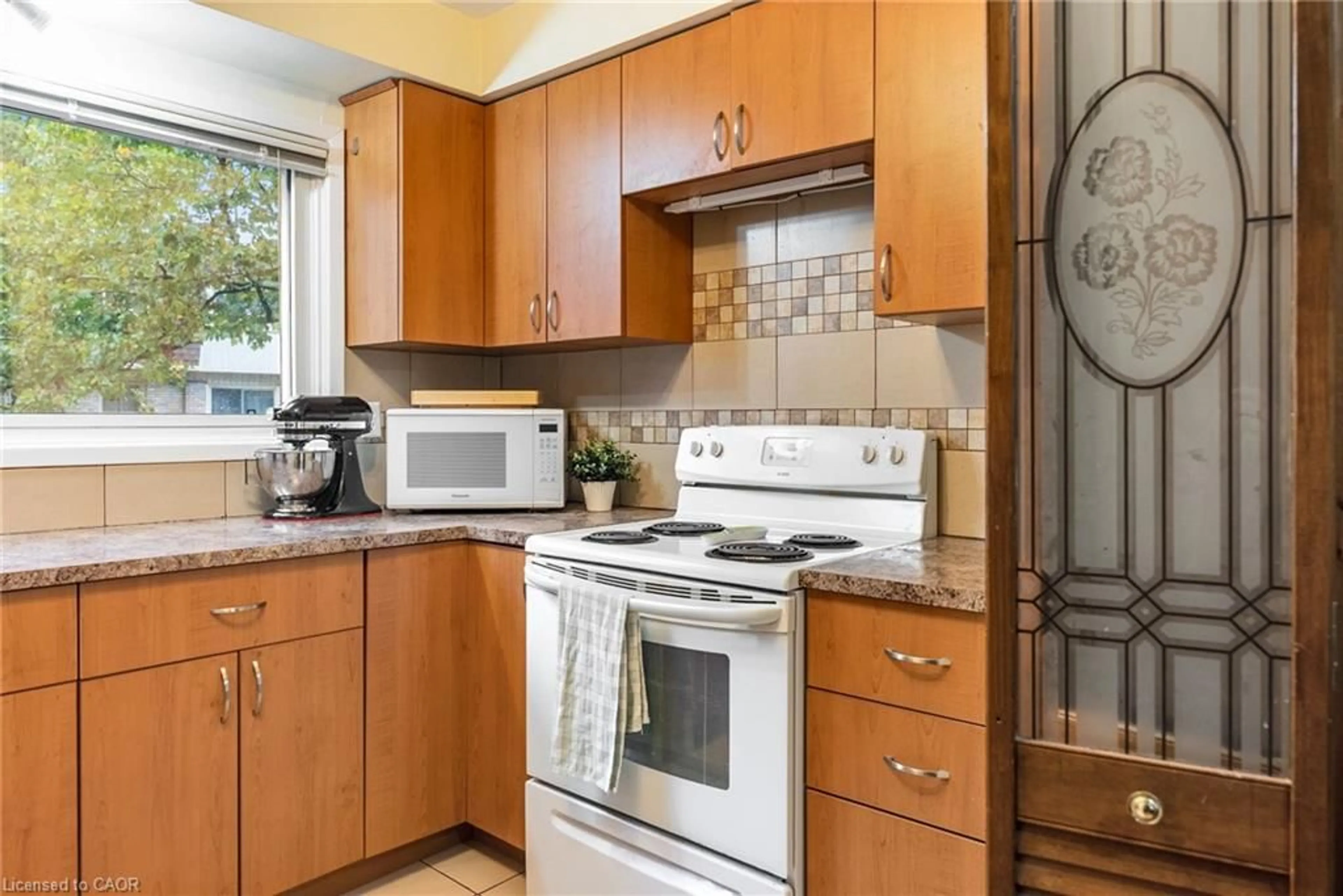 Standard kitchen, unknown for 125 Bonaventure Dr #12, Hamilton Ontario L9C 5Y9