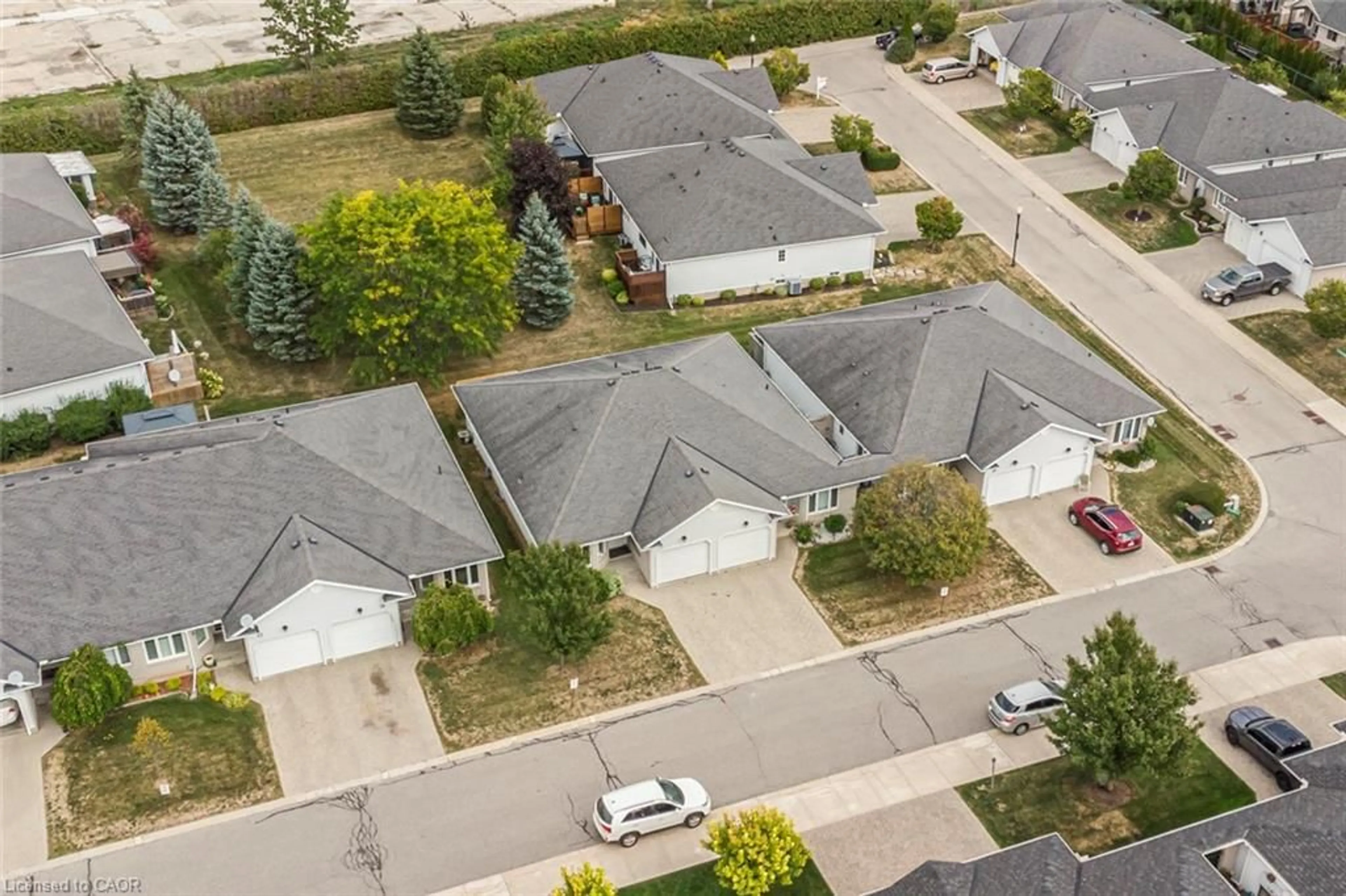 A pic from outside/outdoor area/front of a property/back of a property/a pic from drone, street for 17 Garden Dr #21, Smithville Ontario L0R 2A0