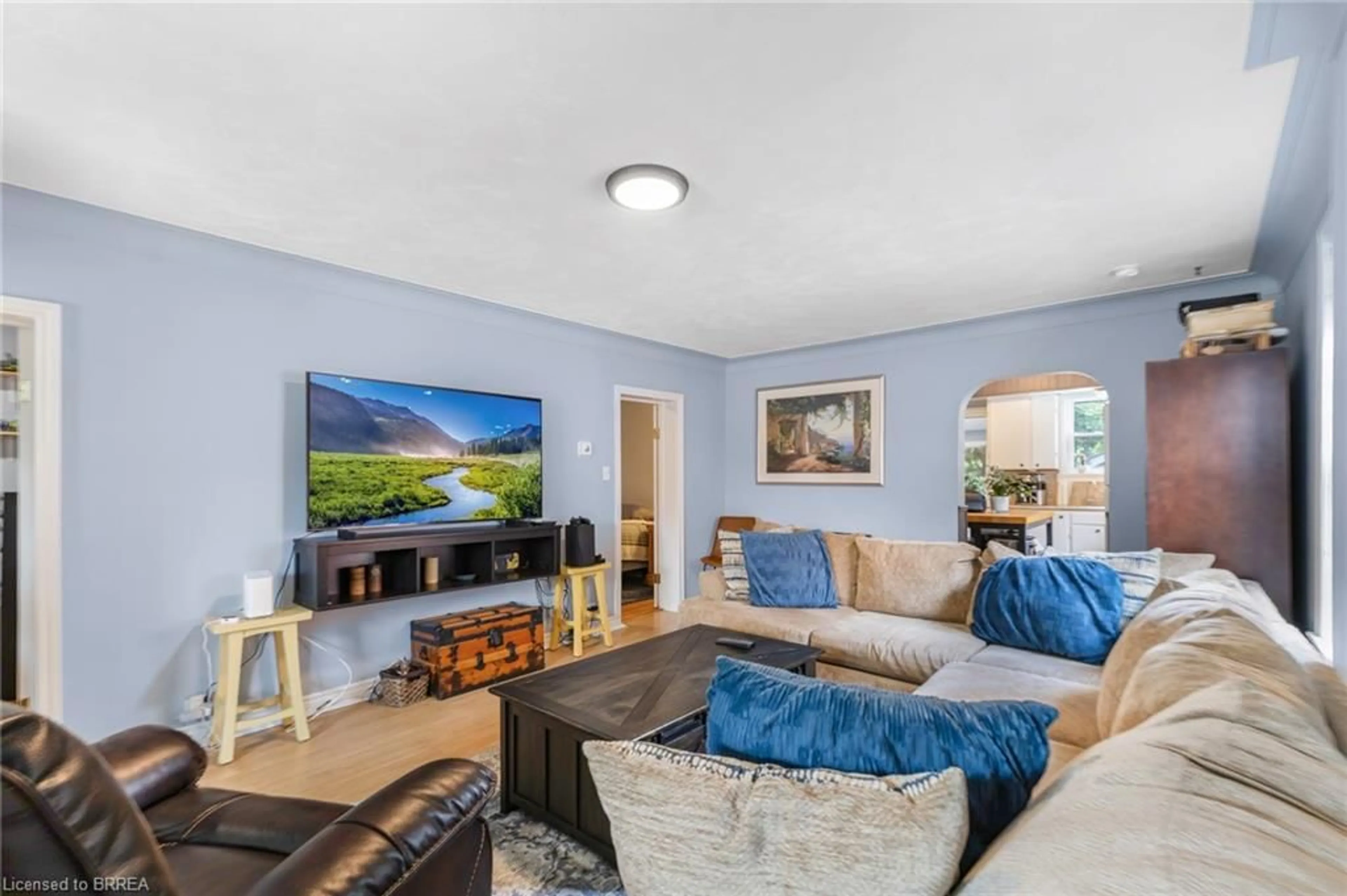 Living room with furniture, unknown for 127 Superior St, Brantford Ontario N3S 2L1
