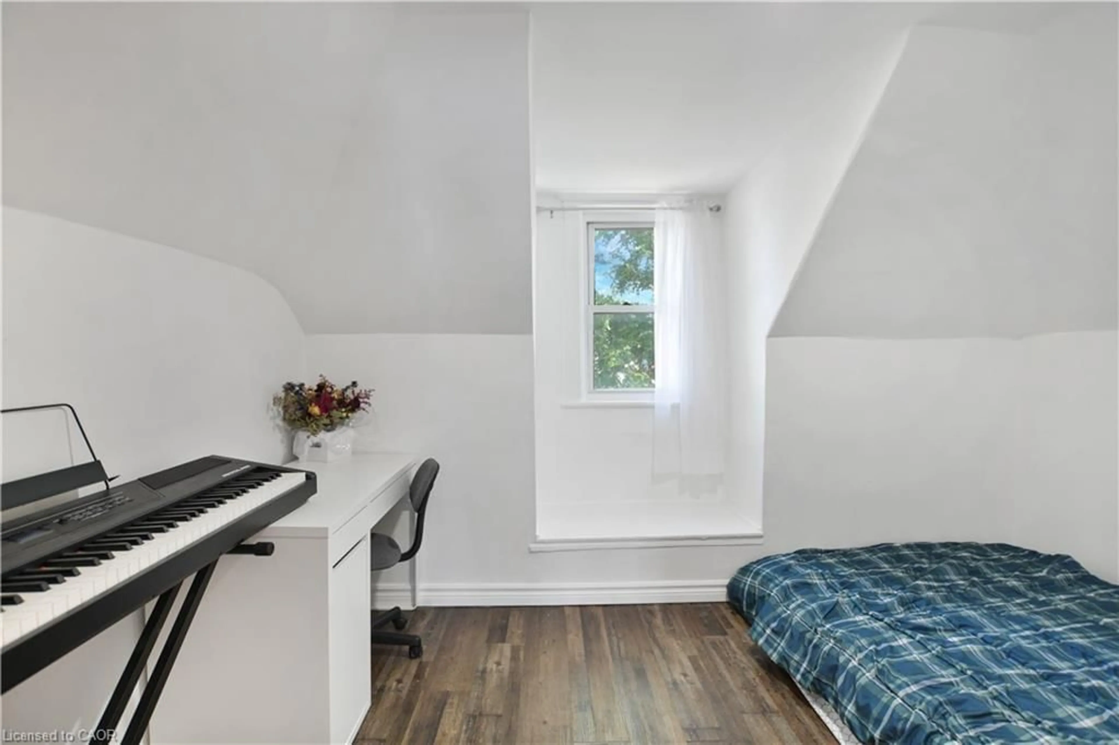 A pic of a room for 61 Broadway Ave, Hamilton Ontario L8S 2V9