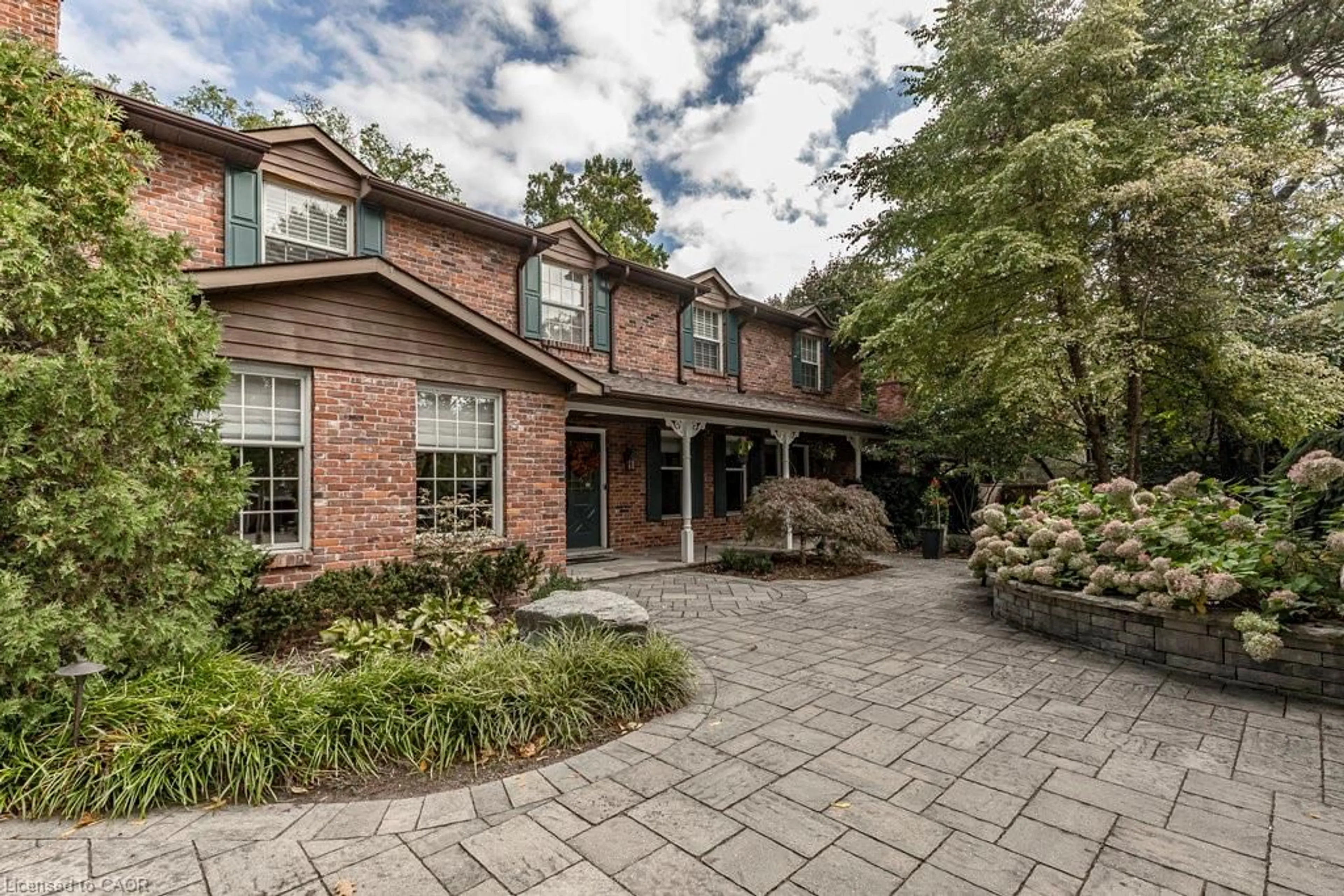 Home with brick exterior material, street for 225 Shoreacres Rd, Burlington Ontario L7L 2H3