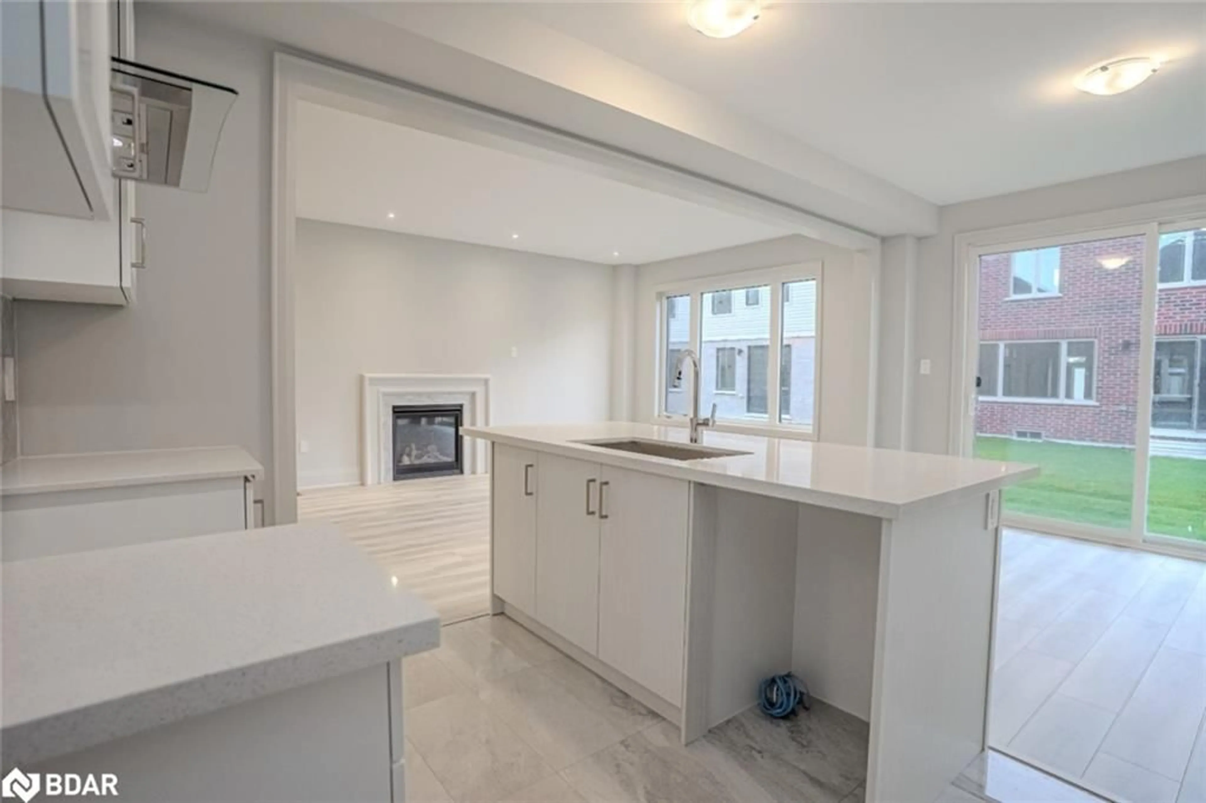 Open concept kitchen, unknown for 9 Amsterdam Dr, Barrie Ontario L9J 0Z4