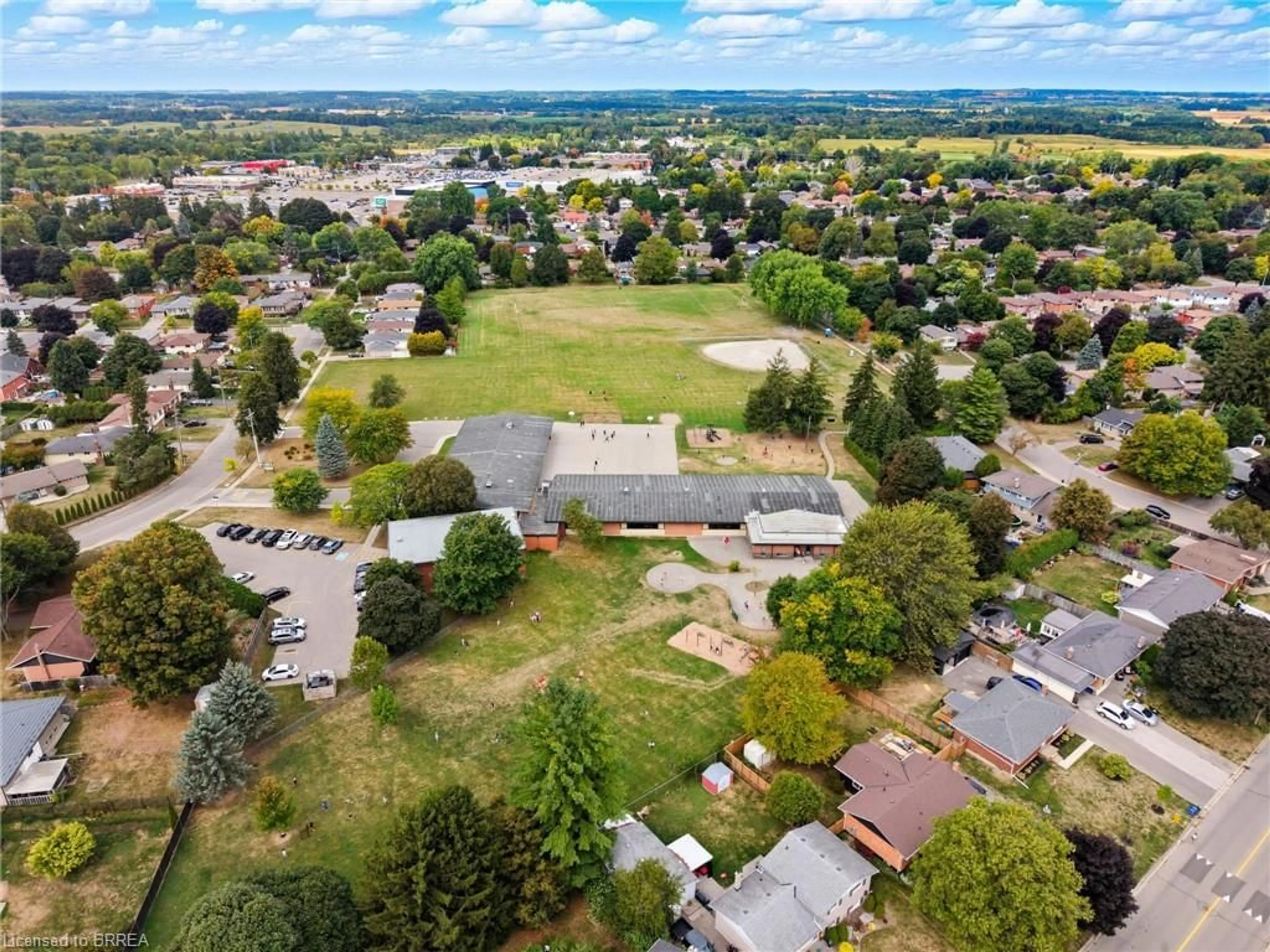 A pic from outside/outdoor area/front of a property/back of a property/a pic from drone, unknown for 45 Driftwood Dr, Brantford Ontario N3R 3K2