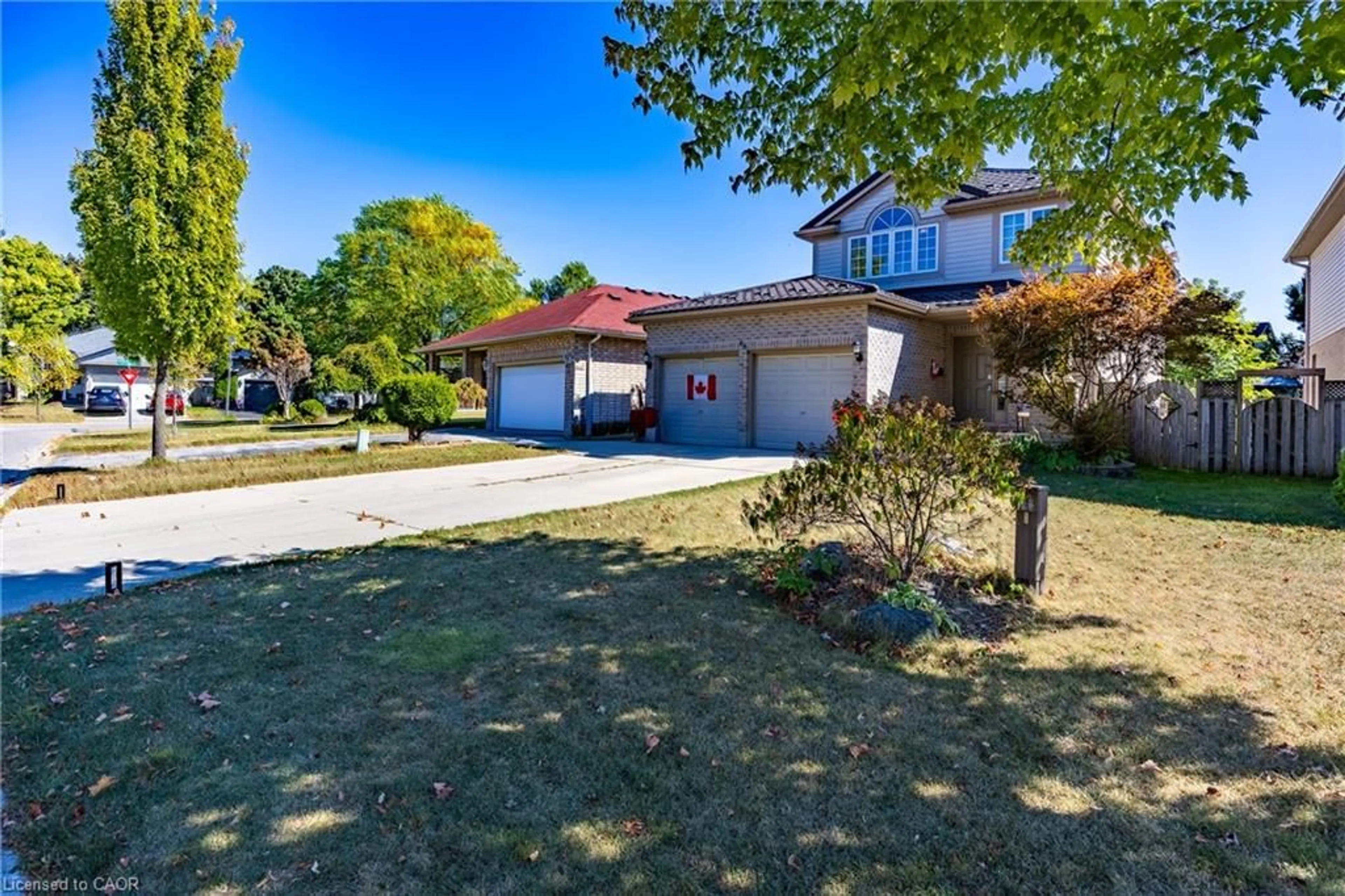 A pic from outside/outdoor area/front of a property/back of a property/a pic from drone, street for 66 Yarmouth Dr, London Ontario N5V 4T8