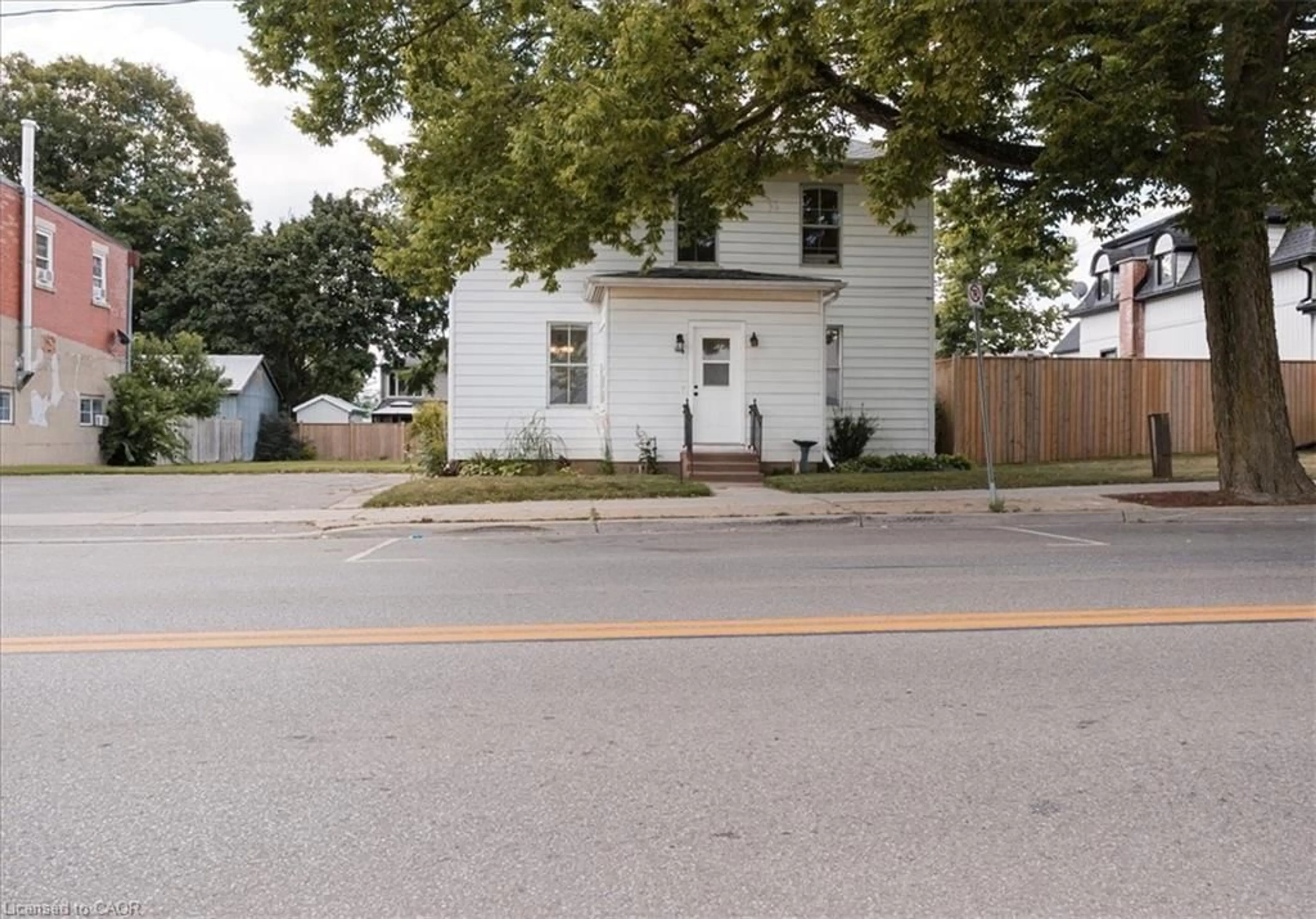 Unknown for 136 Robinson St, Simcoe Ontario N3Y 1W9