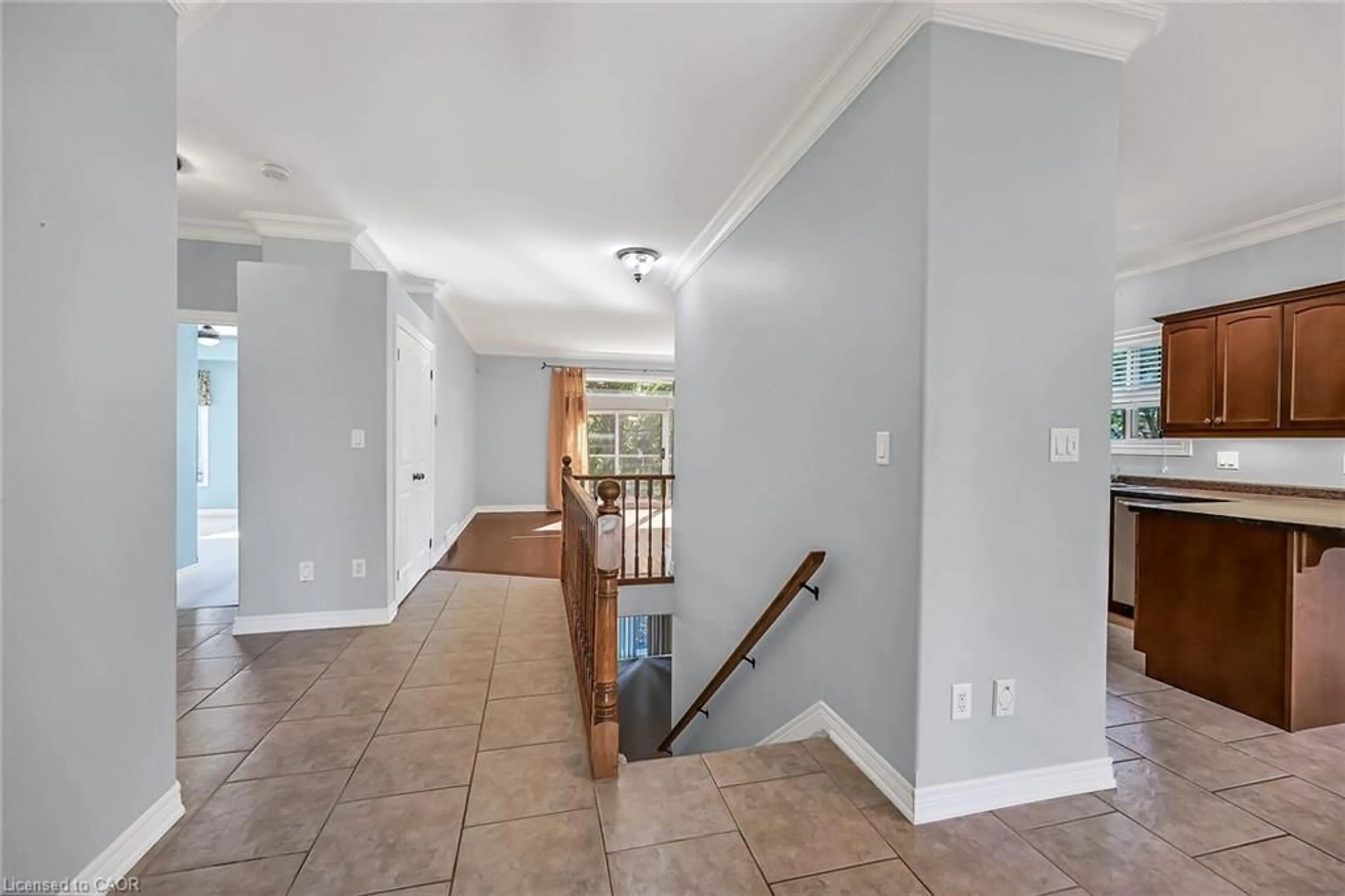 Indoor foyer for 139 Stirling St, Caledonia Ontario N3W 0A4