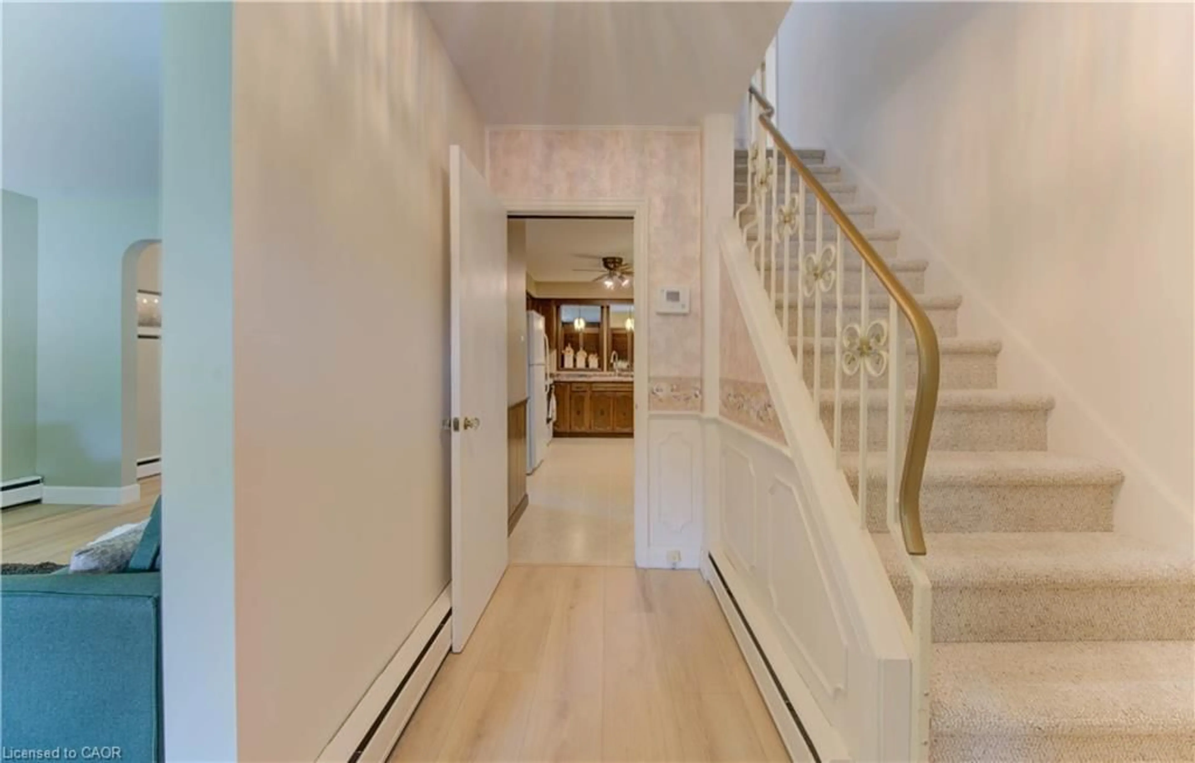 Indoor foyer for 48 East Ave, Kitchener Ontario N2H 1Y7