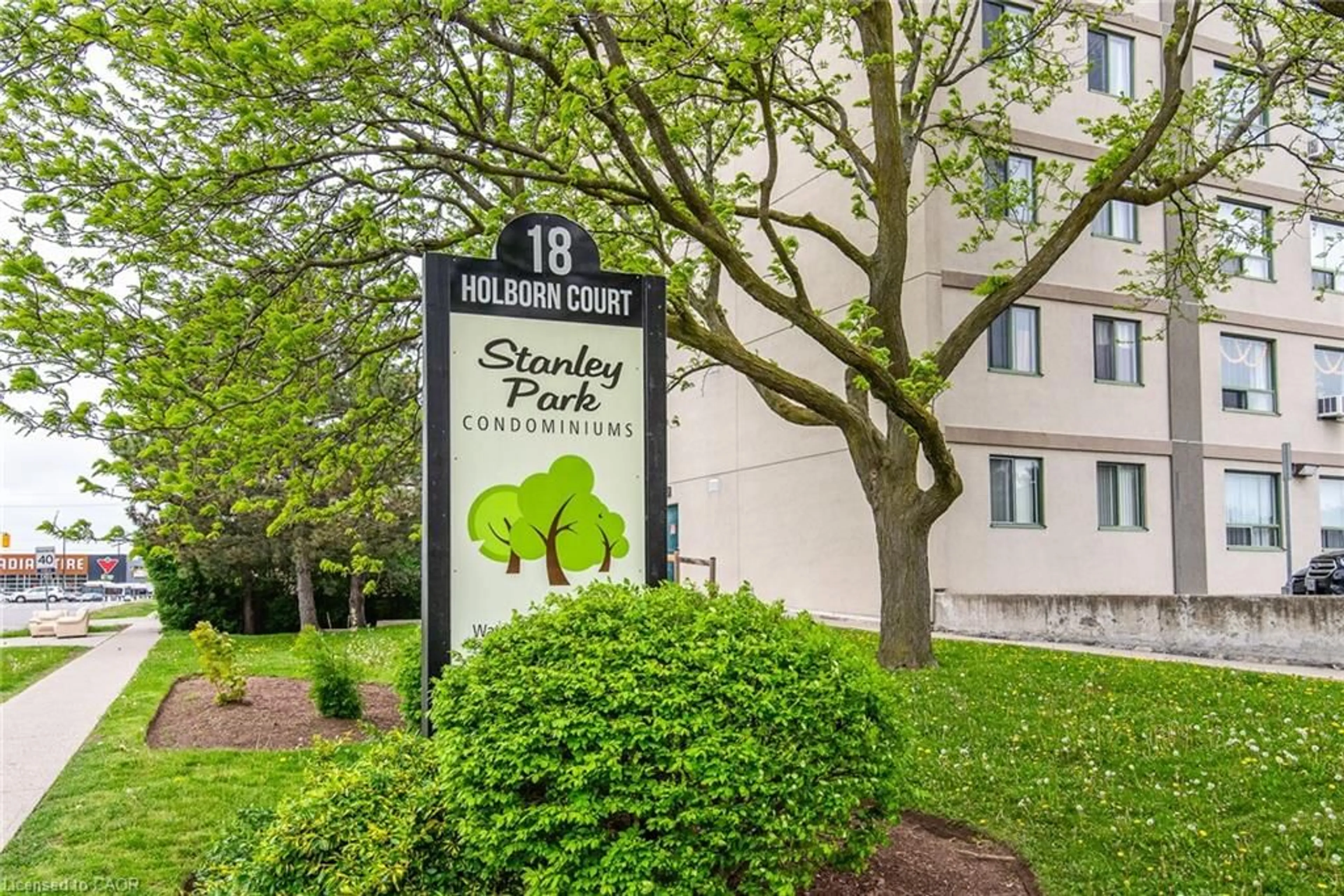 Patio, street for 18 Holborn Crt #611, Kitchener Ontario N2A 4A1