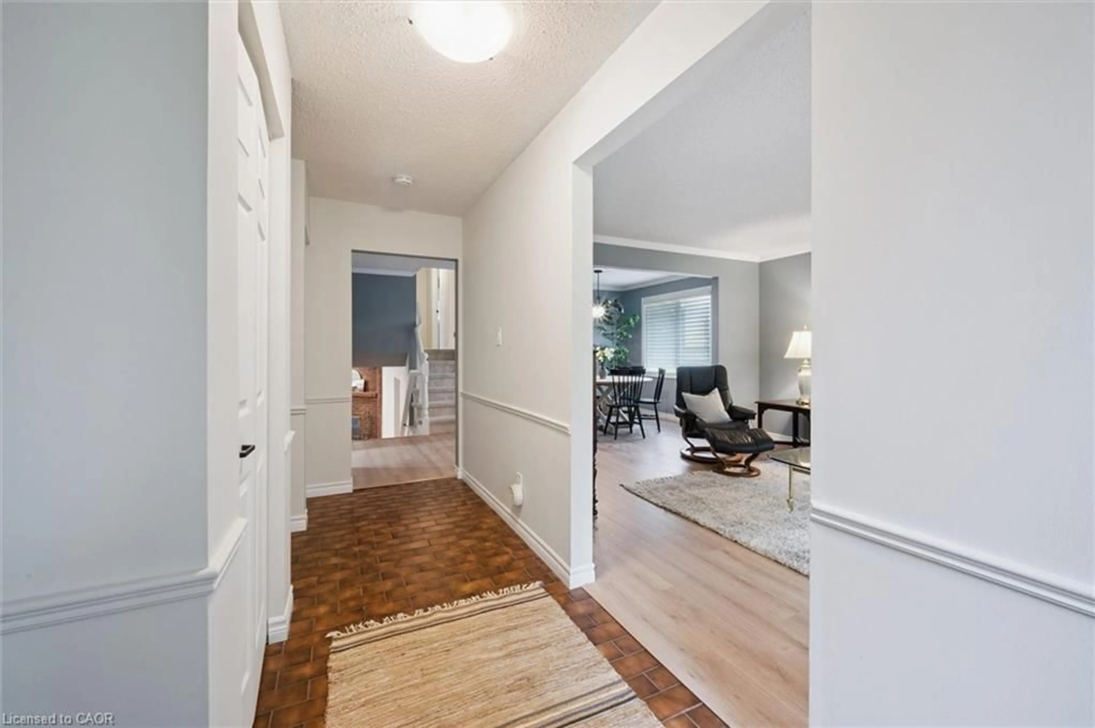 Indoor entryway for 210 Foxhunt St, Waterloo Ontario N2K 2S2