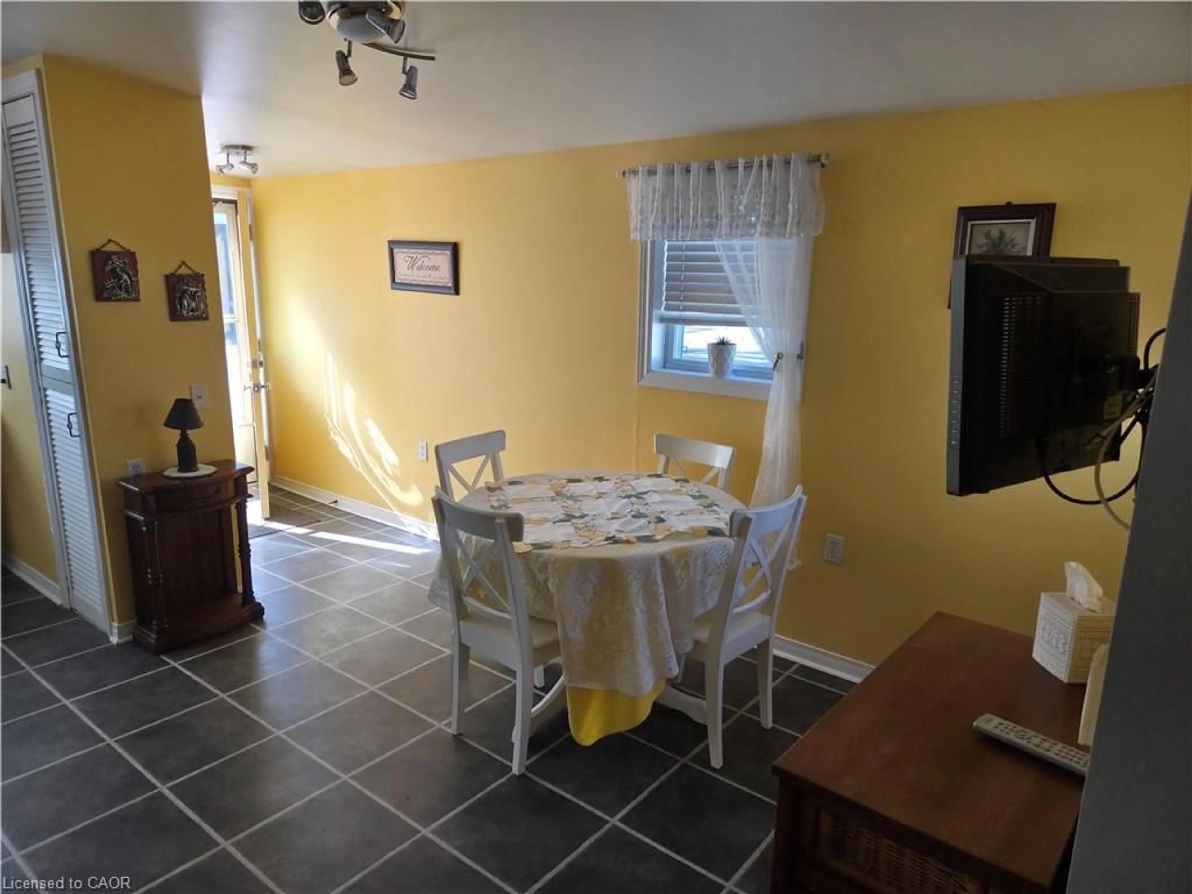 Dining room, ceramic/tile floor for 123 Scott St, Waterloo Ontario N2J 4G1