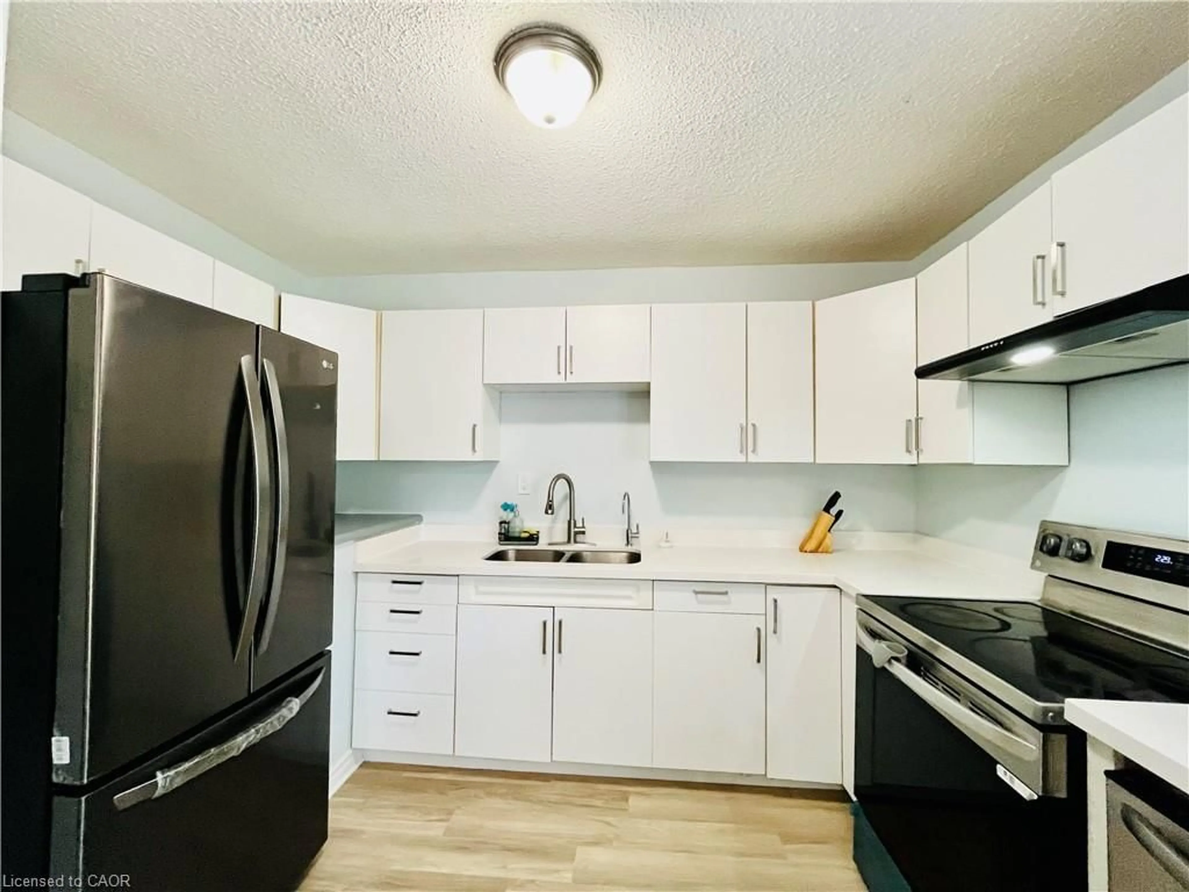 Standard kitchen, unknown for 1300 Upper Ottawa St #18, Hamilton Ontario L8W 1M8