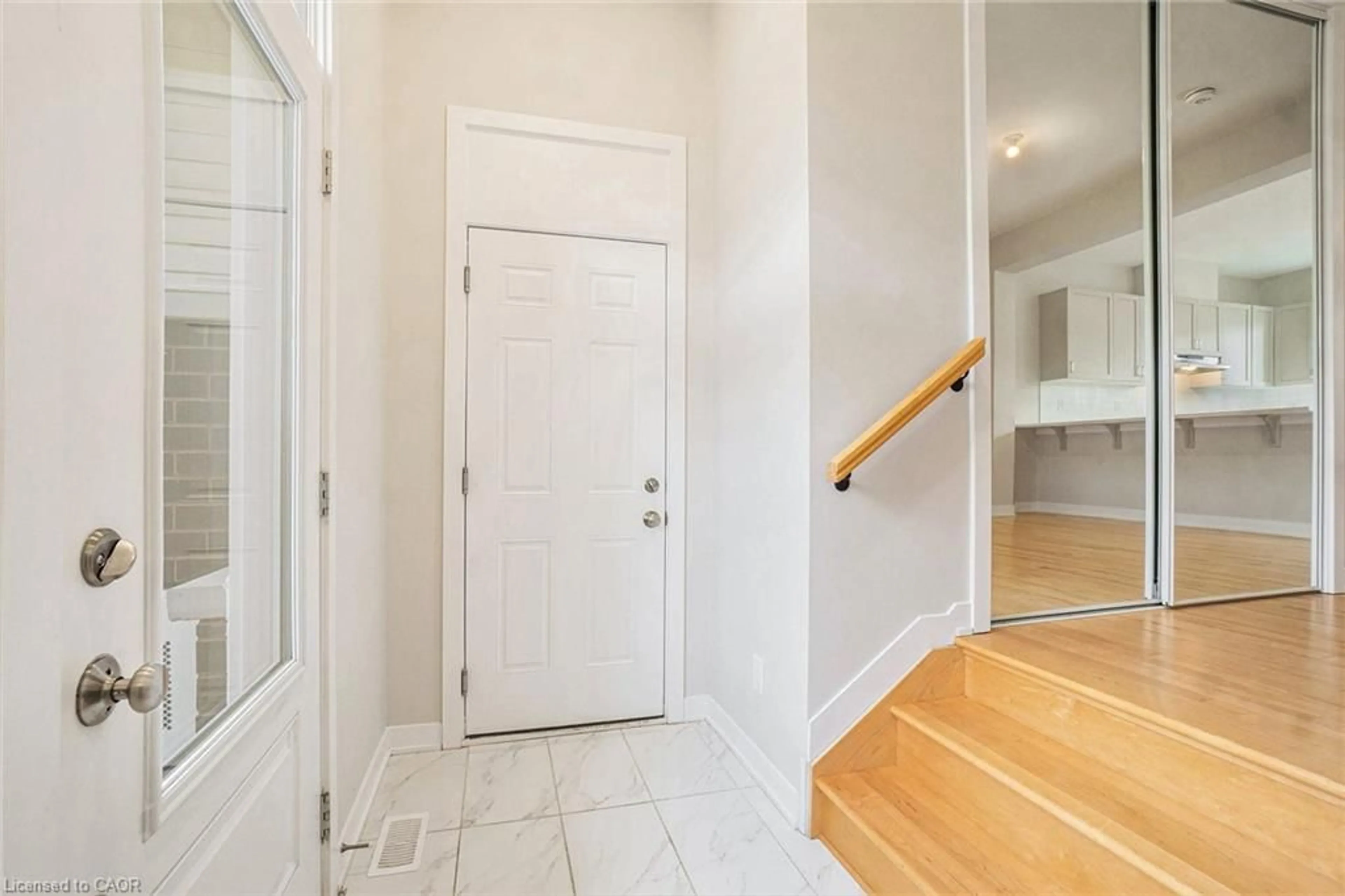 Indoor entryway for 93 Pizzicato St, Ottawa Ontario K1W 0S3