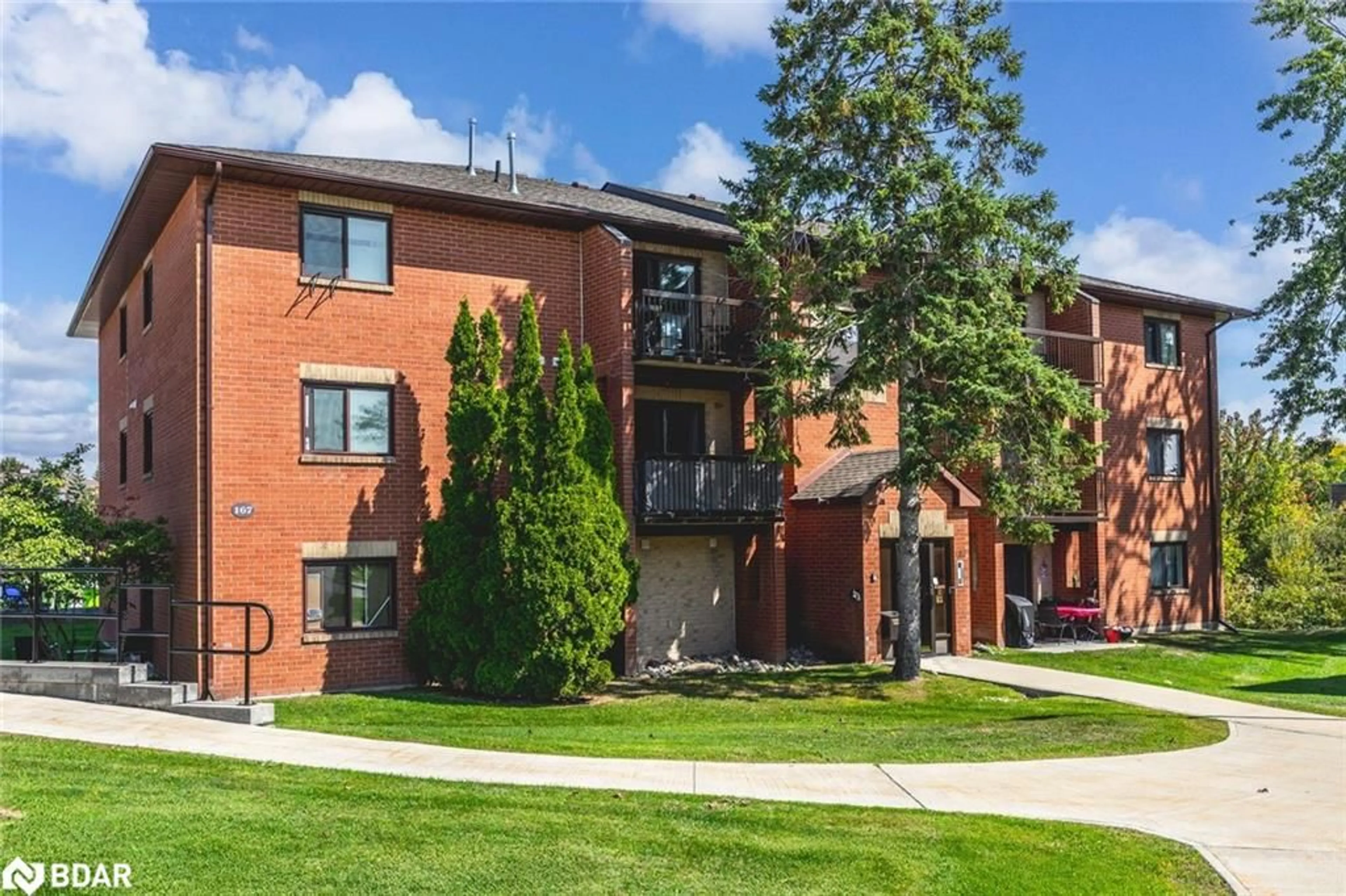 Home with brick exterior material, unknown for 167 Edgehill Dr #E9, Barrie Ontario L4N 1L9