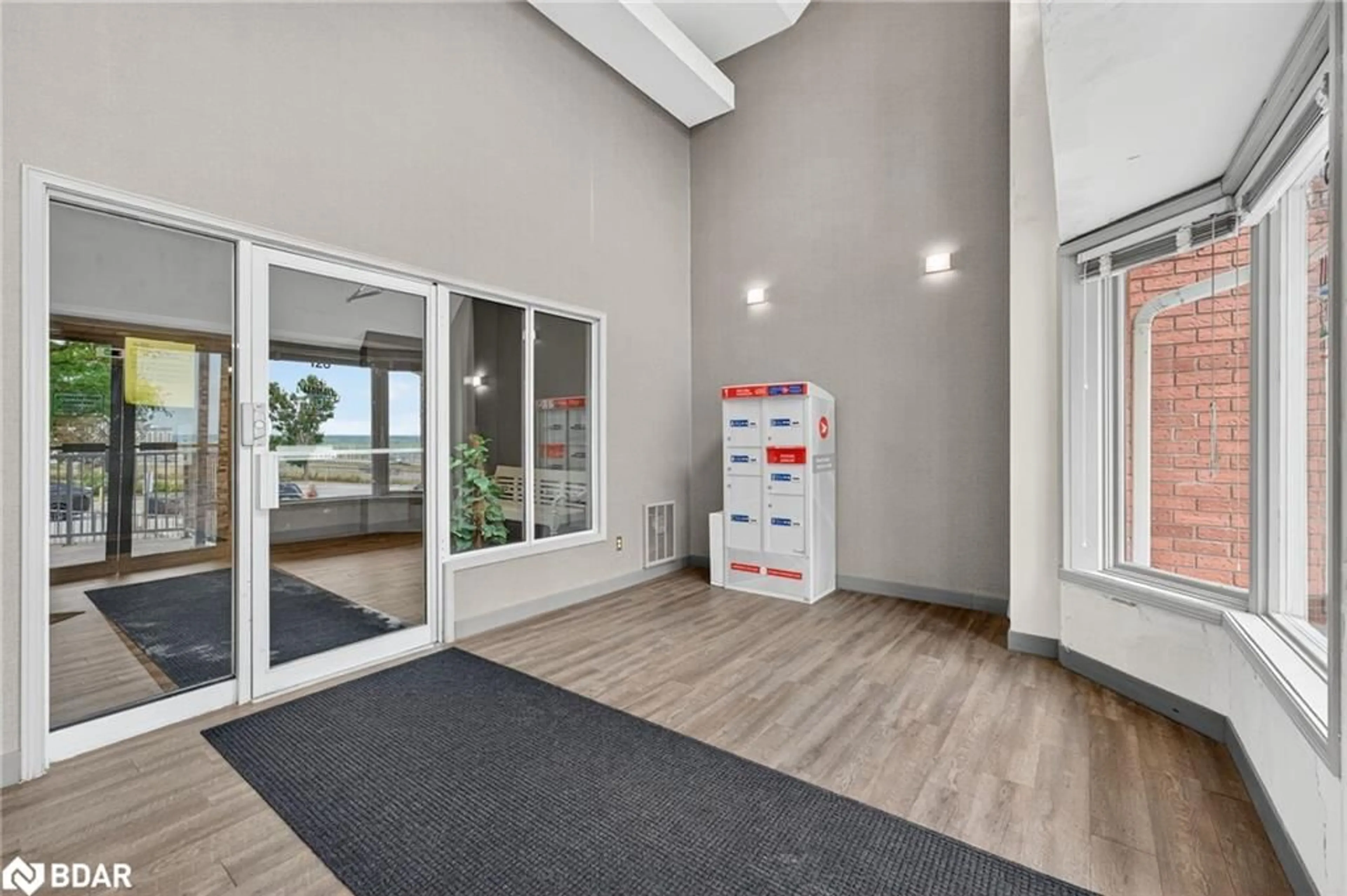 Indoor foyer for 126 Bell Farm Rd #B08, Barrie Ontario L4M 6J3