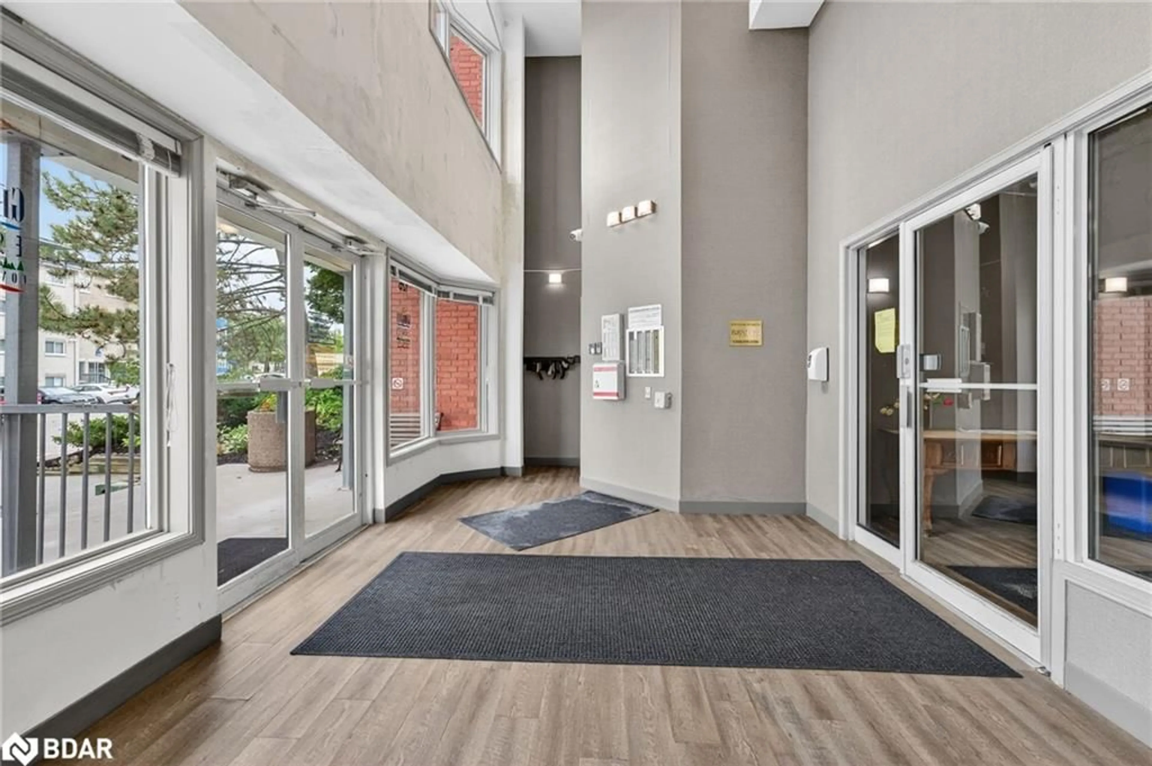 Indoor foyer for 126 Bell Farm Rd #B08, Barrie Ontario L4M 6J3