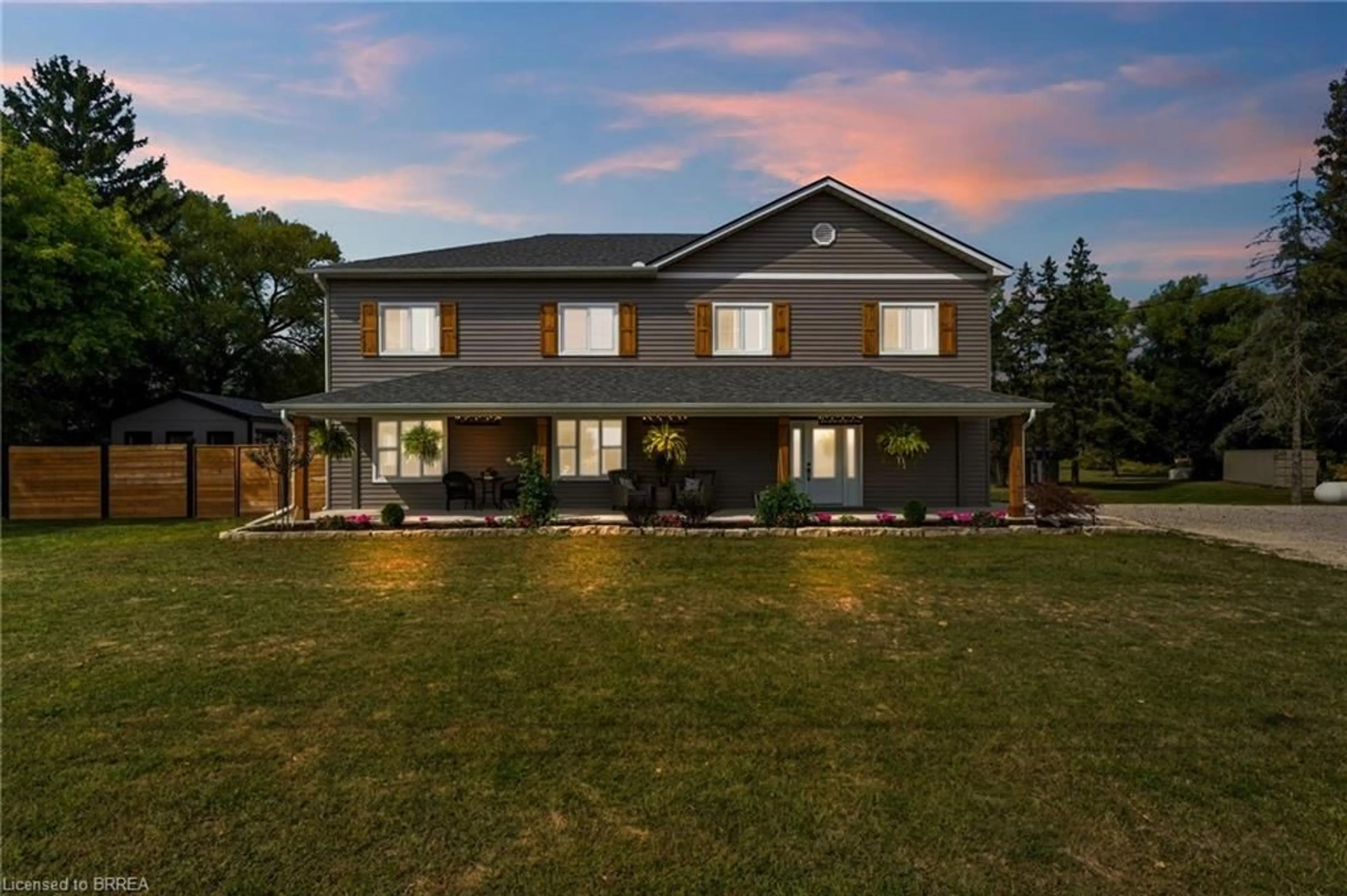 Home with brick exterior material, building for 229 Pleasant Ridge Rd, Brantford Ontario N3R 0B8