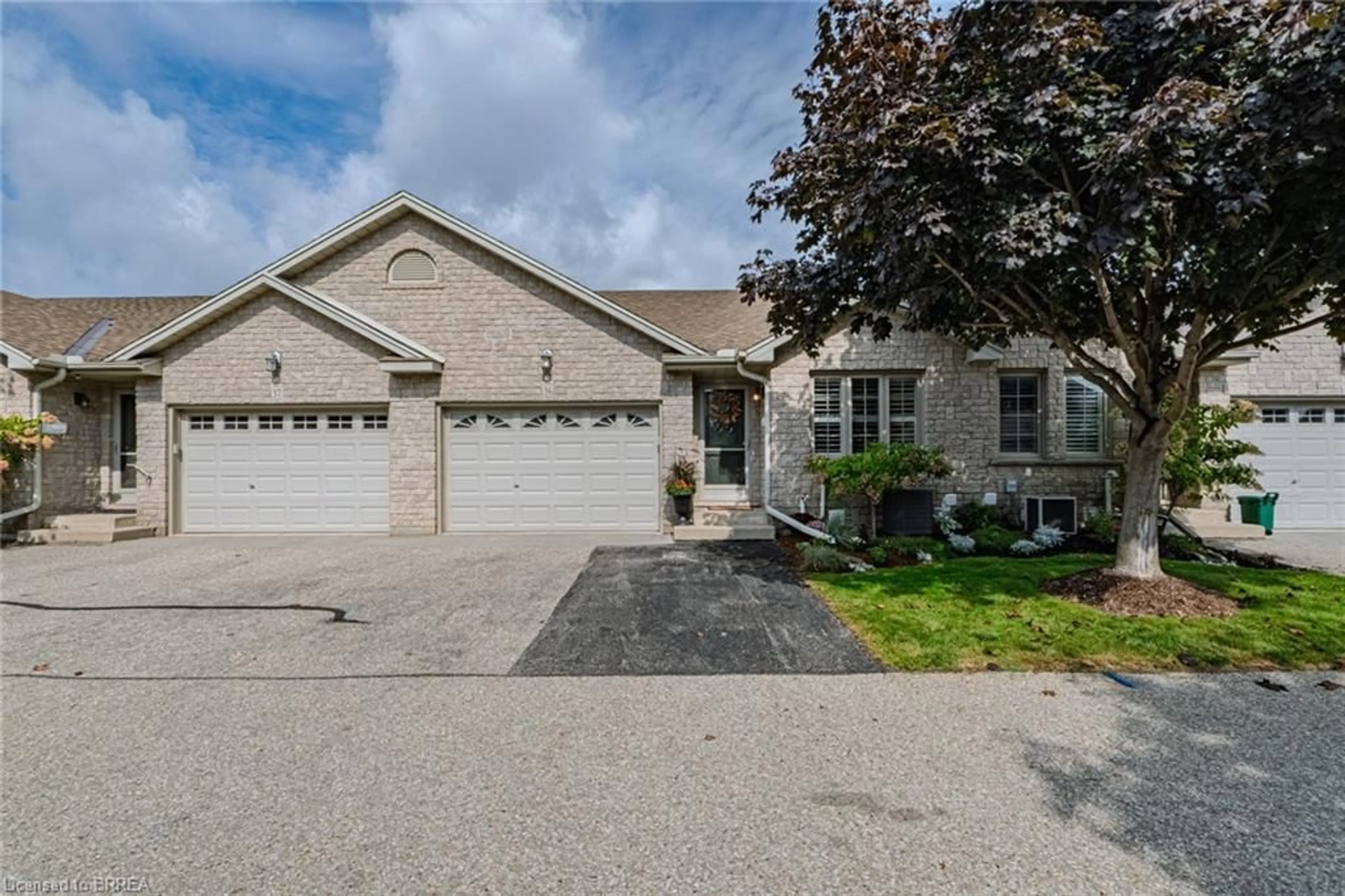 Home with brick exterior material, street for 19 Hanlon Pl #36, Paris Ontario N3L 4E8