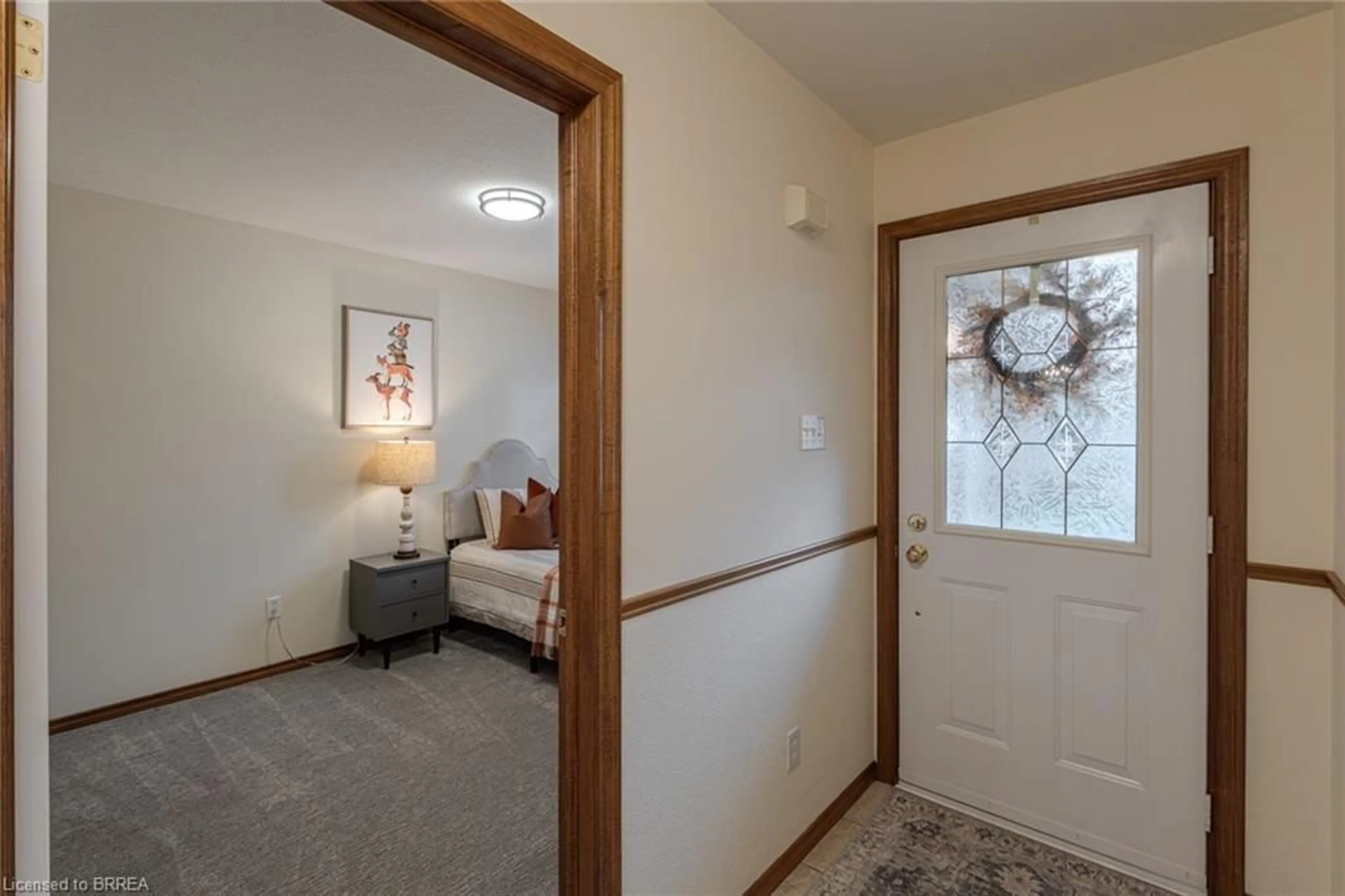 Indoor entryway for 19 Hanlon Pl #36, Paris Ontario N3L 4E8