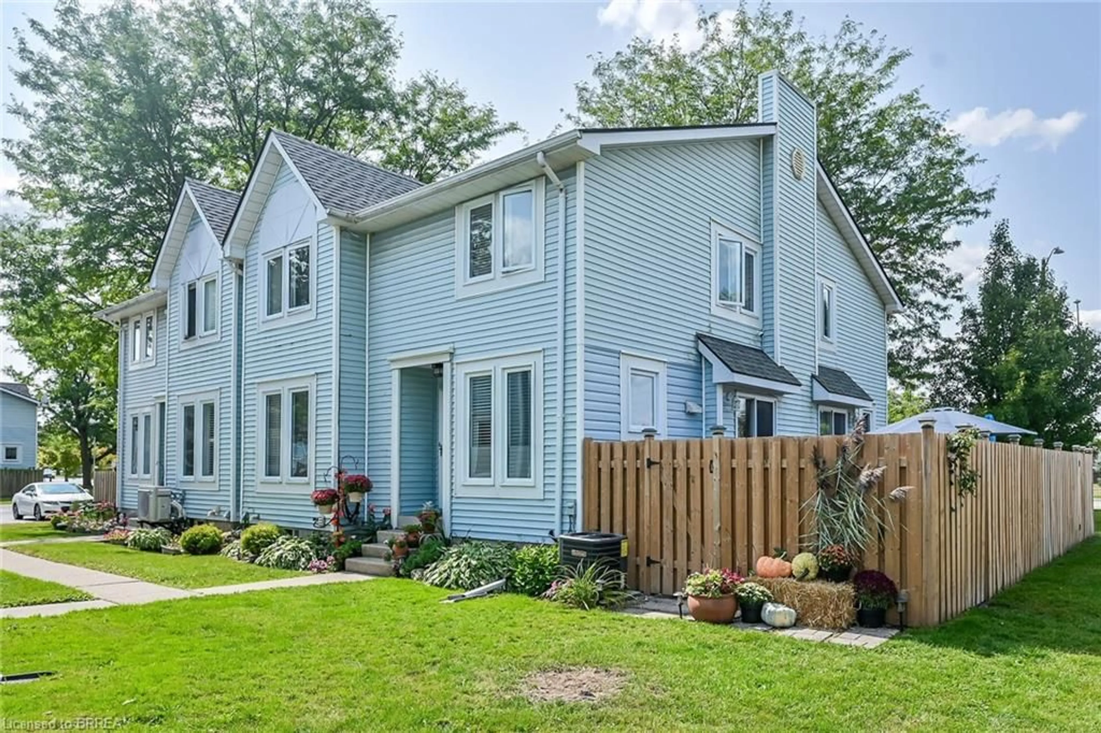 Home with vinyl exterior material, street for 1 Brantwood Park Rd #A, Brantford Ontario N3P 1Y3