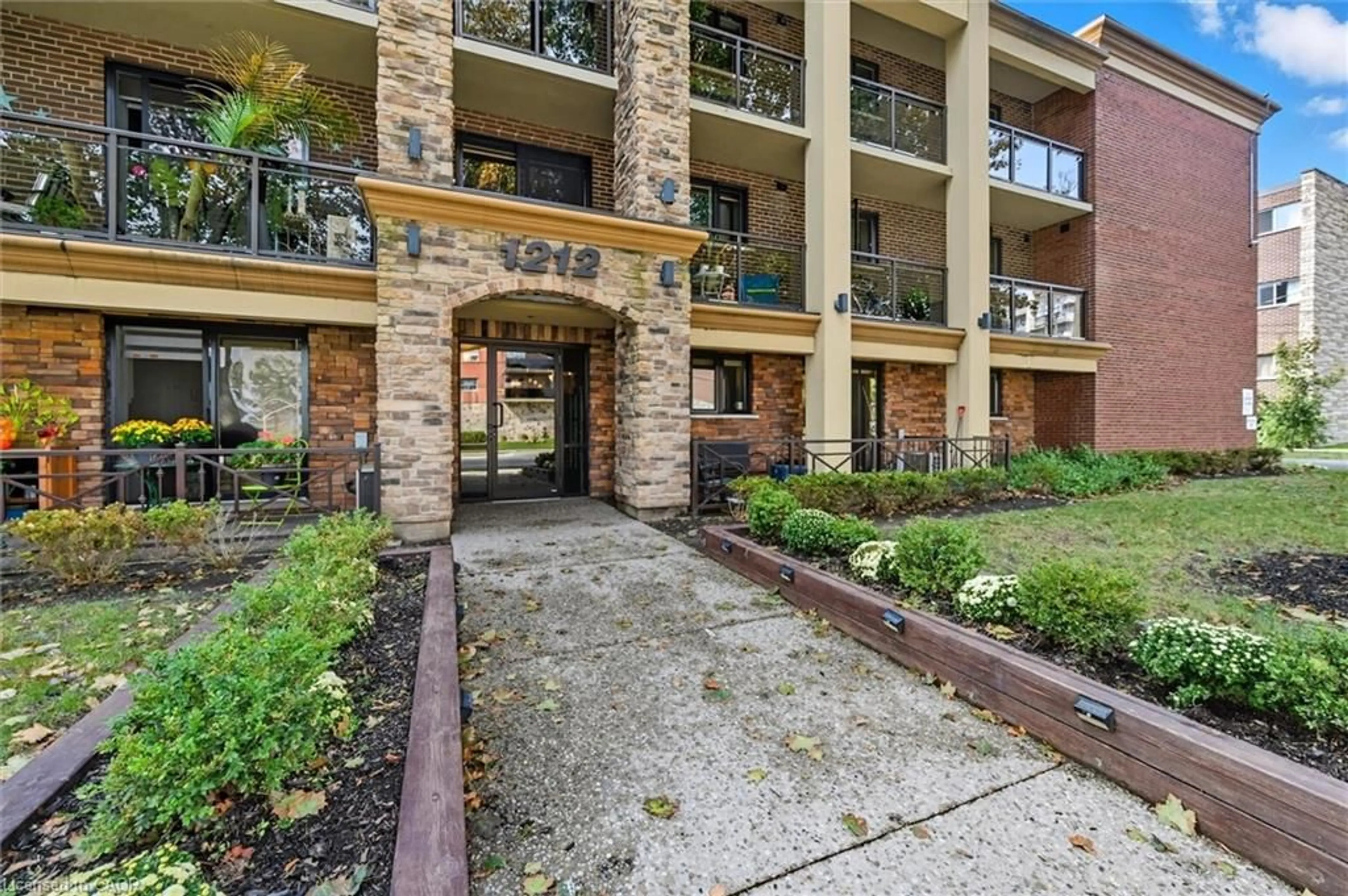 Unknown for 1212 Fennell Ave #304, Hamilton Ontario L8T 1T2