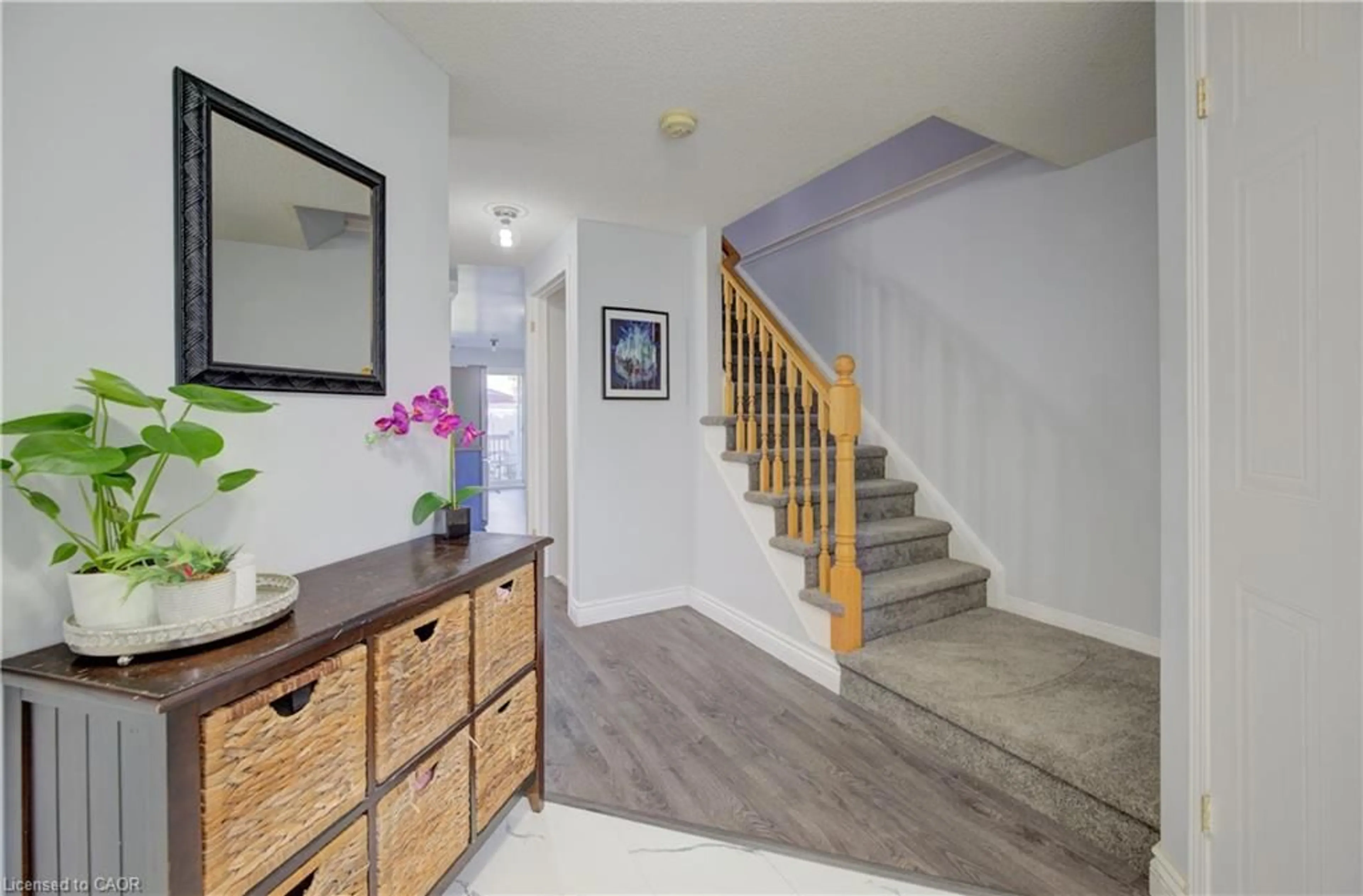 Indoor entryway for 36 Robertson St, Fergus Ontario N1M 3P6