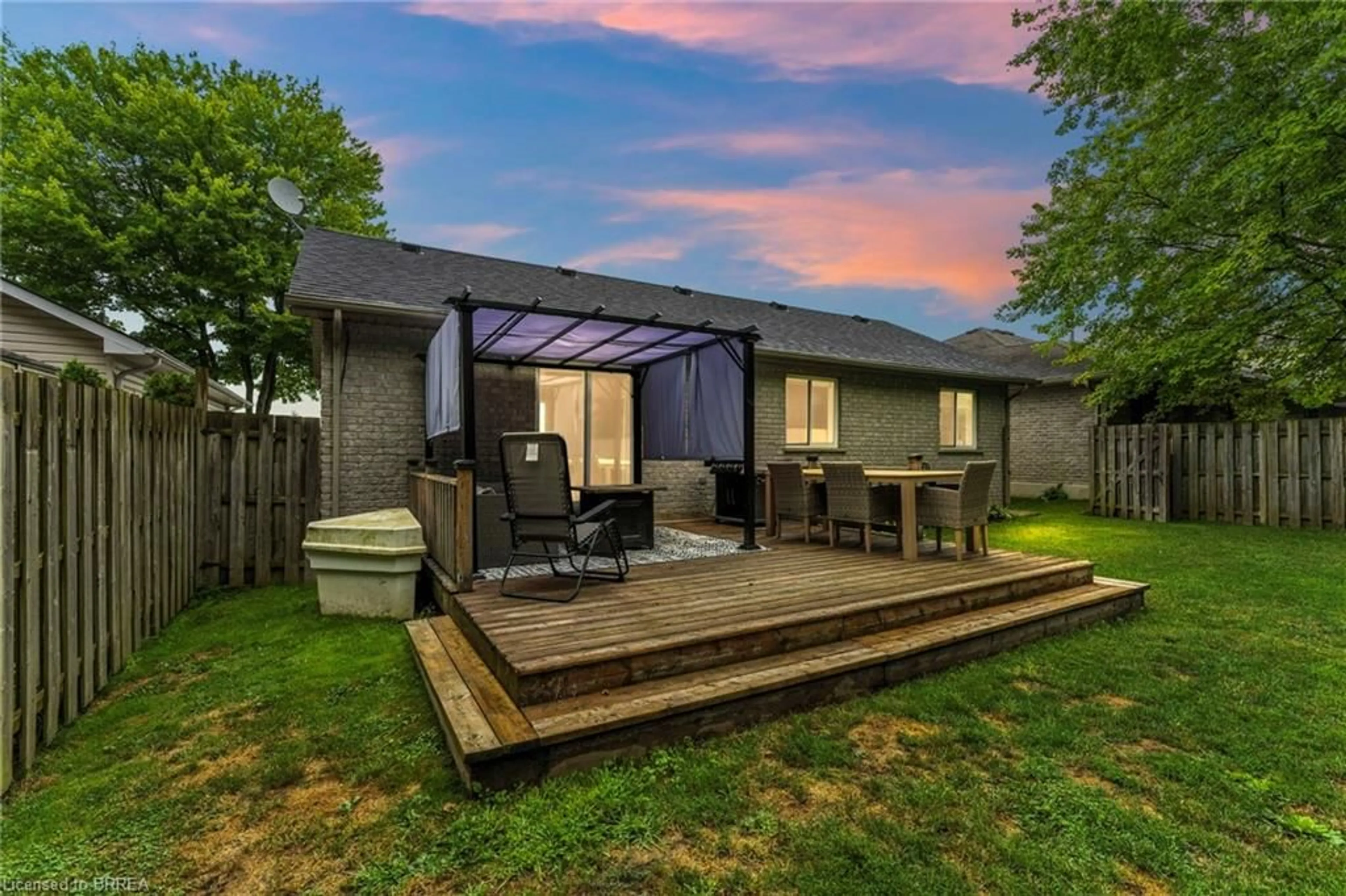 Patio, street for 53 Hawtrey Rd, Delhi Ontario N4B 2W5