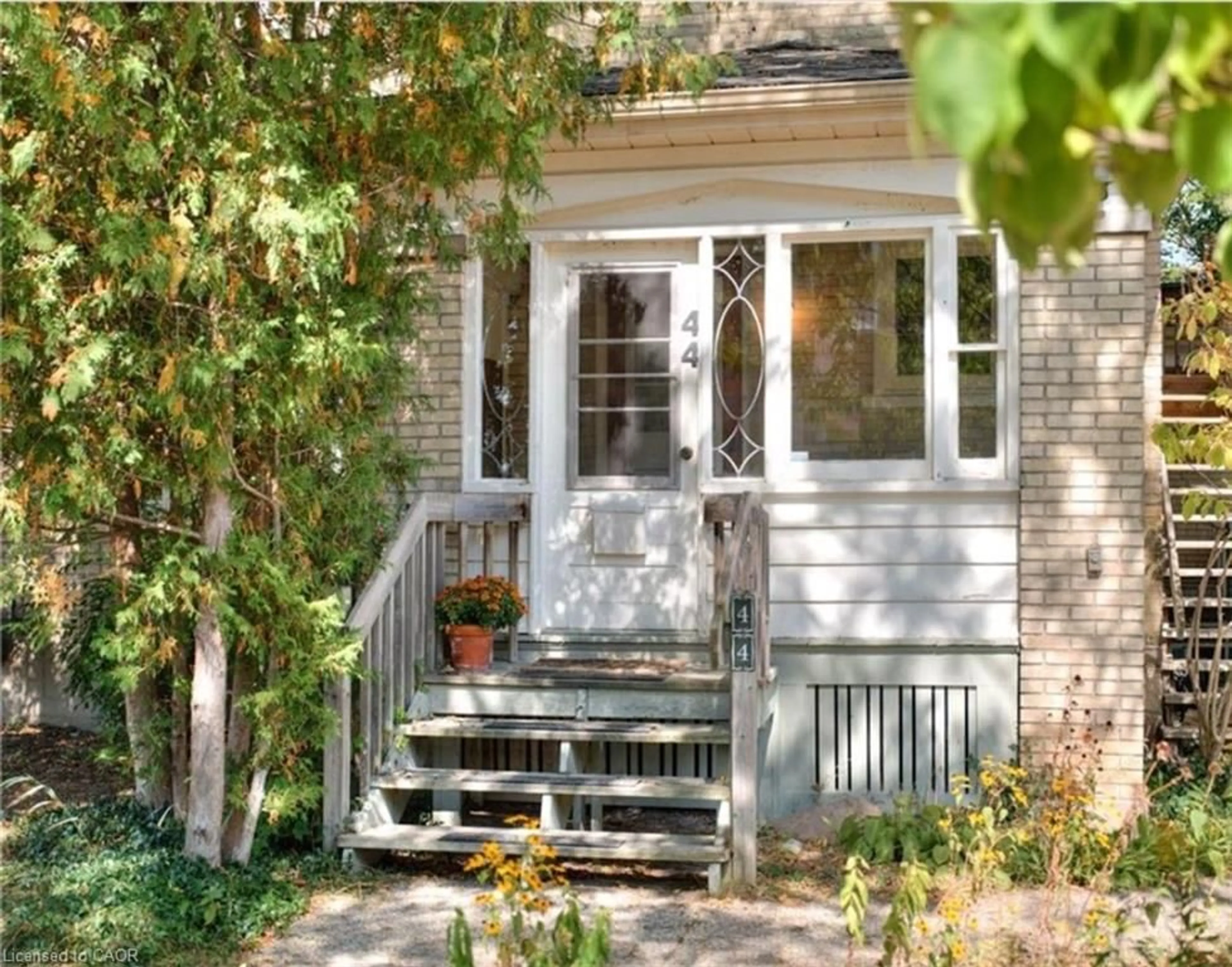 Home with vinyl exterior material, street for 44 Ellen St, Kitchener Ontario N2H 1L4