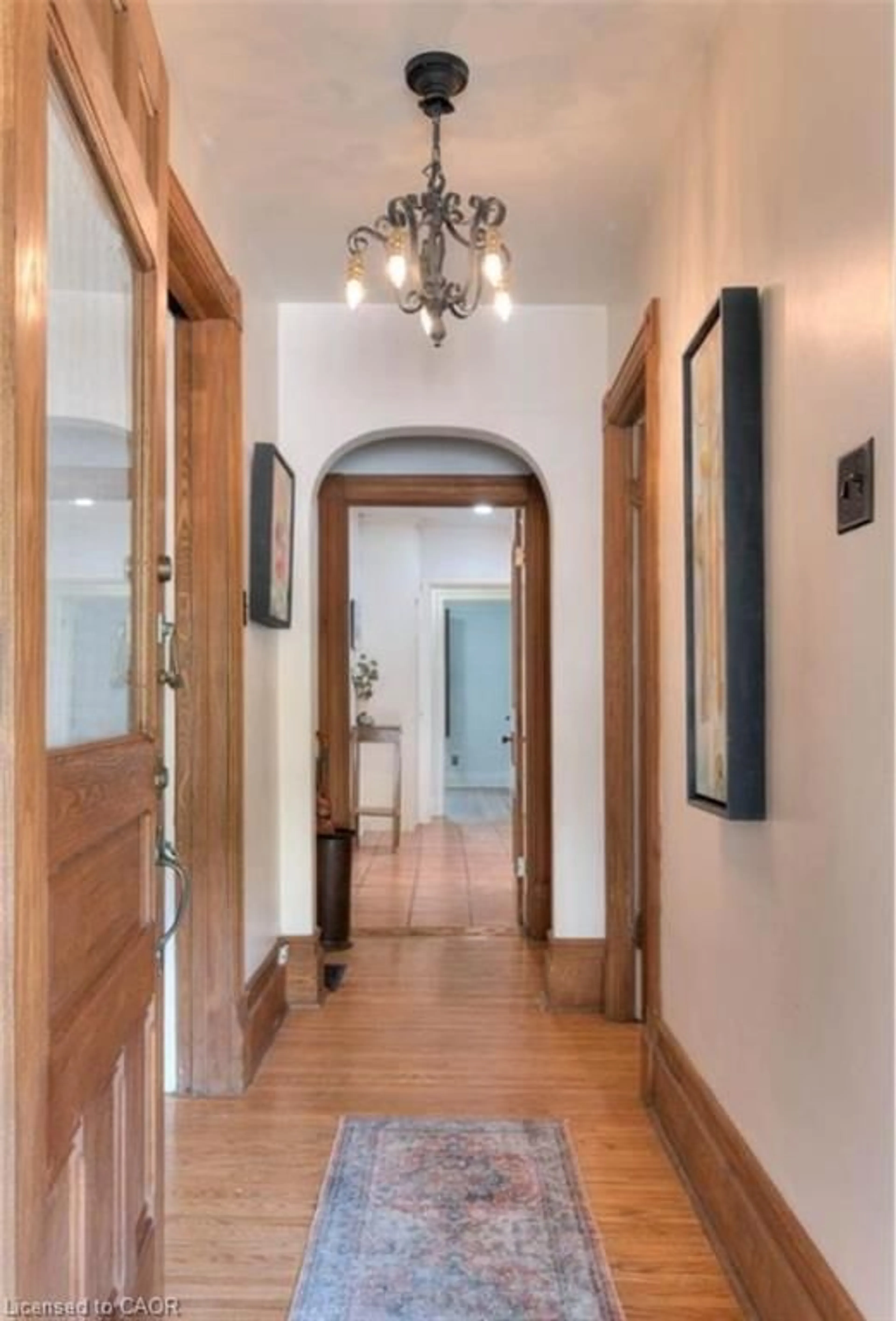 Indoor entryway for 44 Ellen St, Kitchener Ontario N2H 1L4