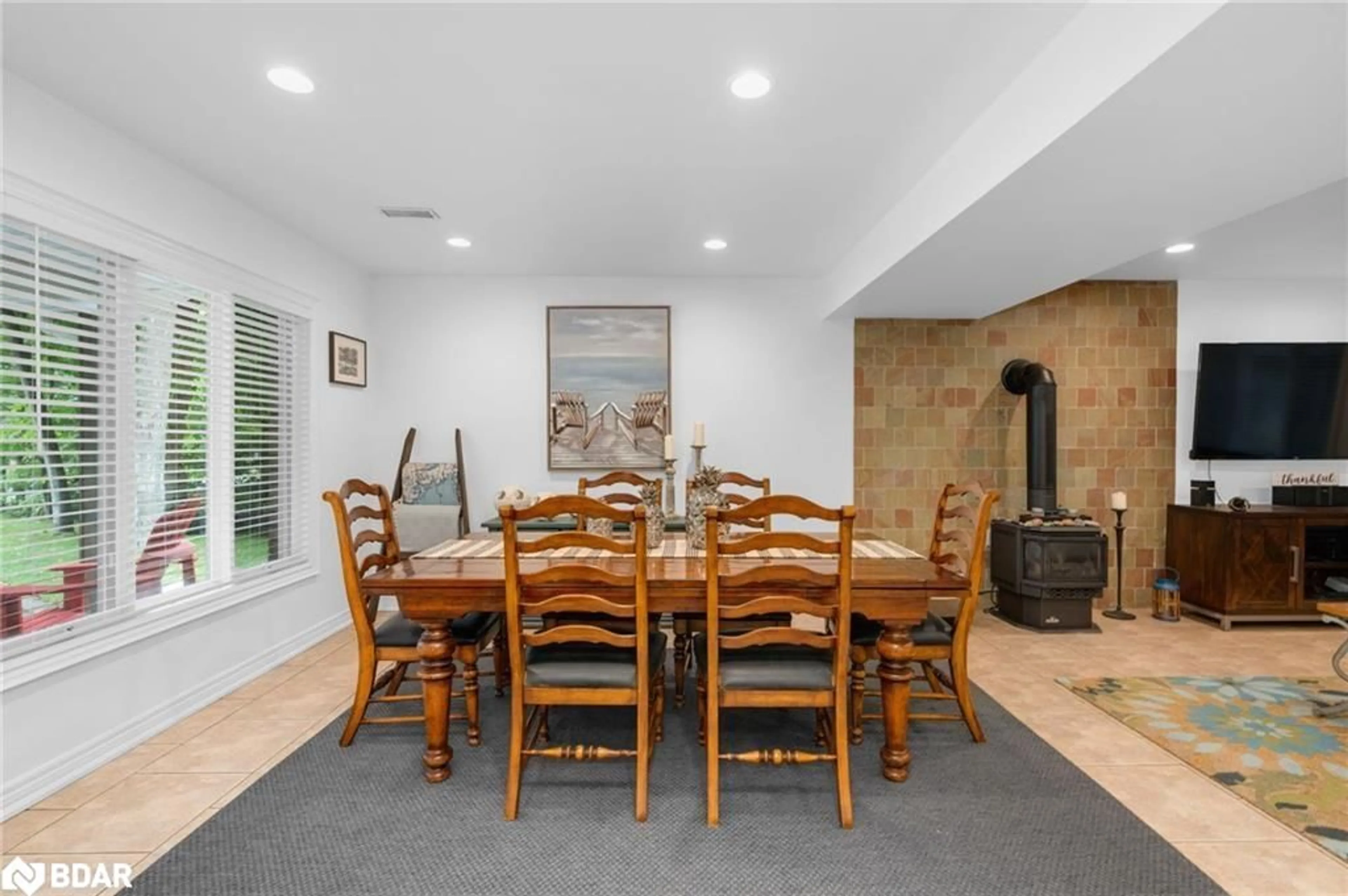 Dining room, ceramic/tile floor for 100 Desroches Trail, Tiny Ontario L9M 0H9