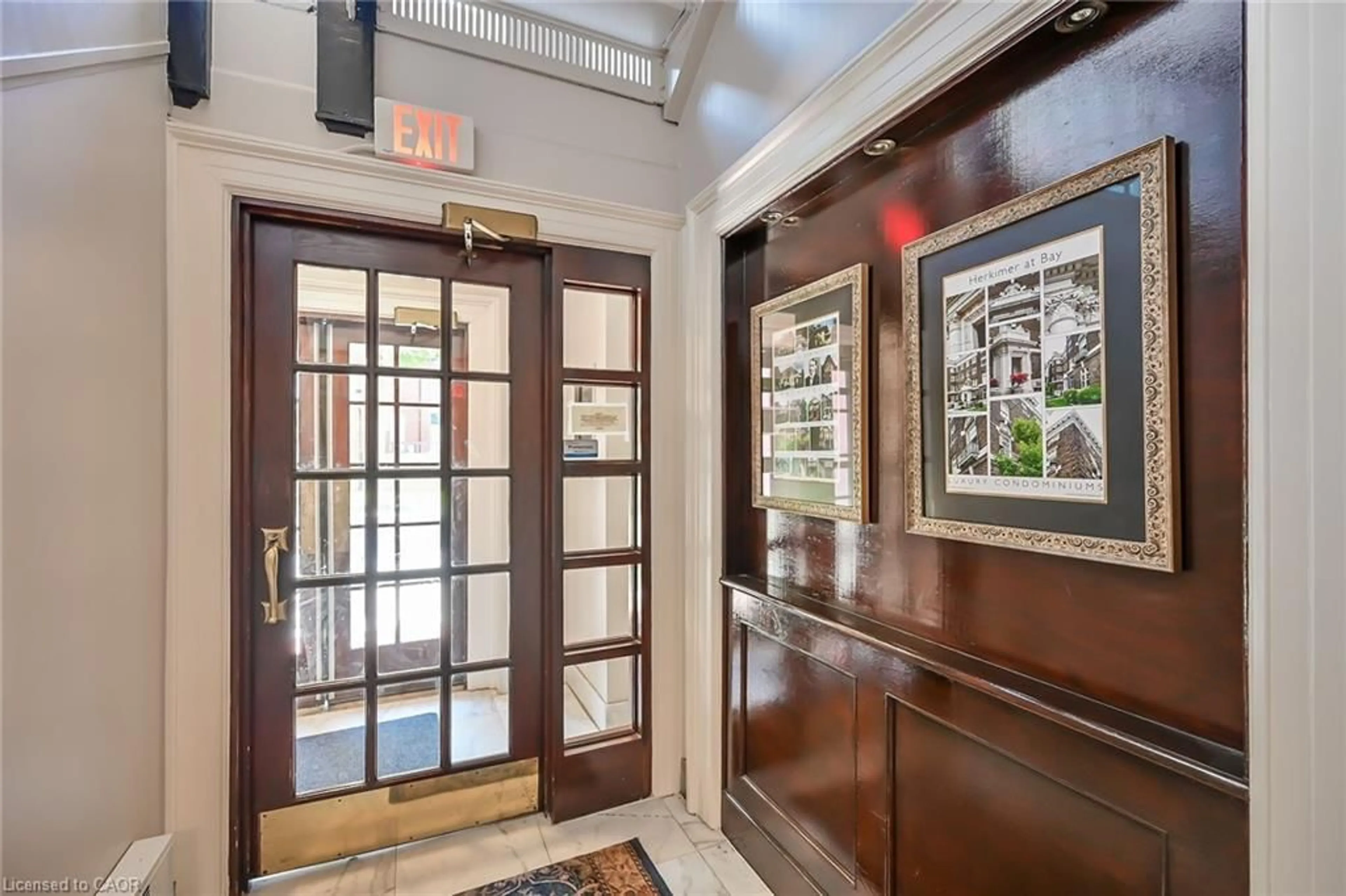 Indoor foyer for 86 Herkimer St #LL2, Hamilton Ontario L8P 2G7