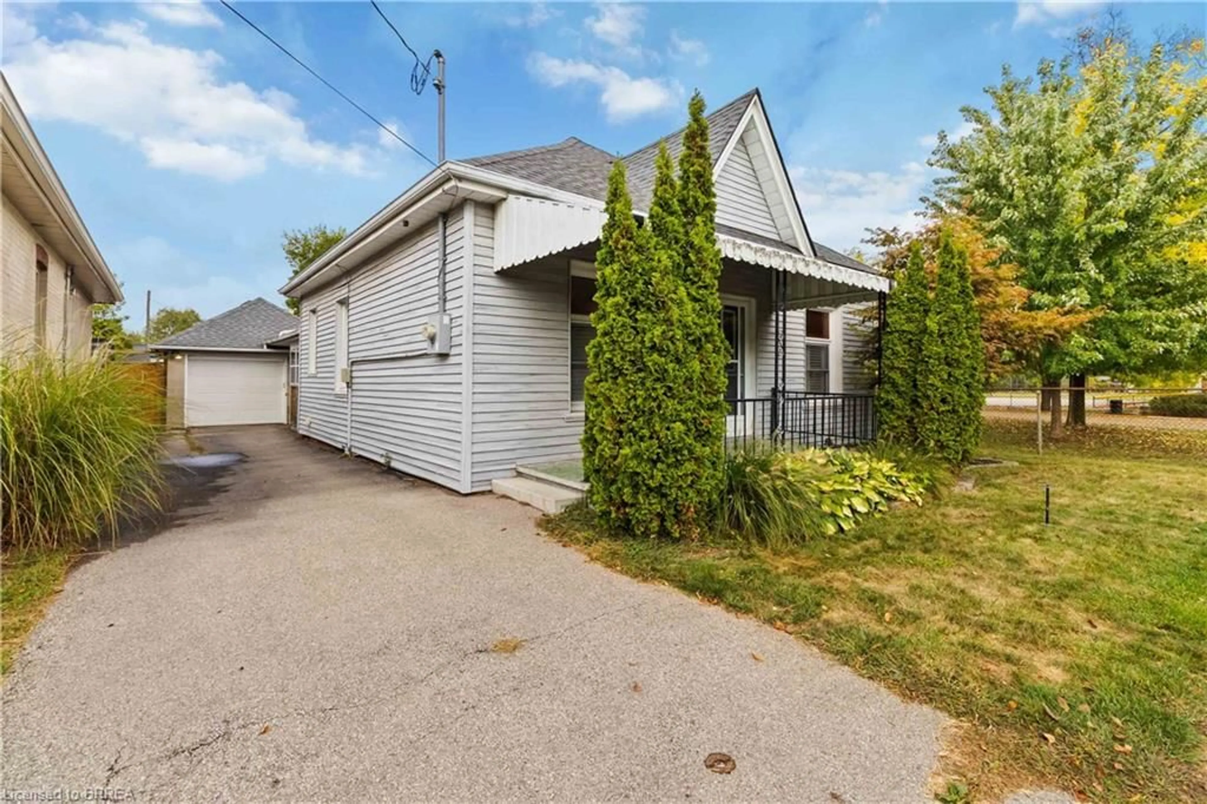Unknown for 90 Grand St, Brantford Ontario N3R 4B6