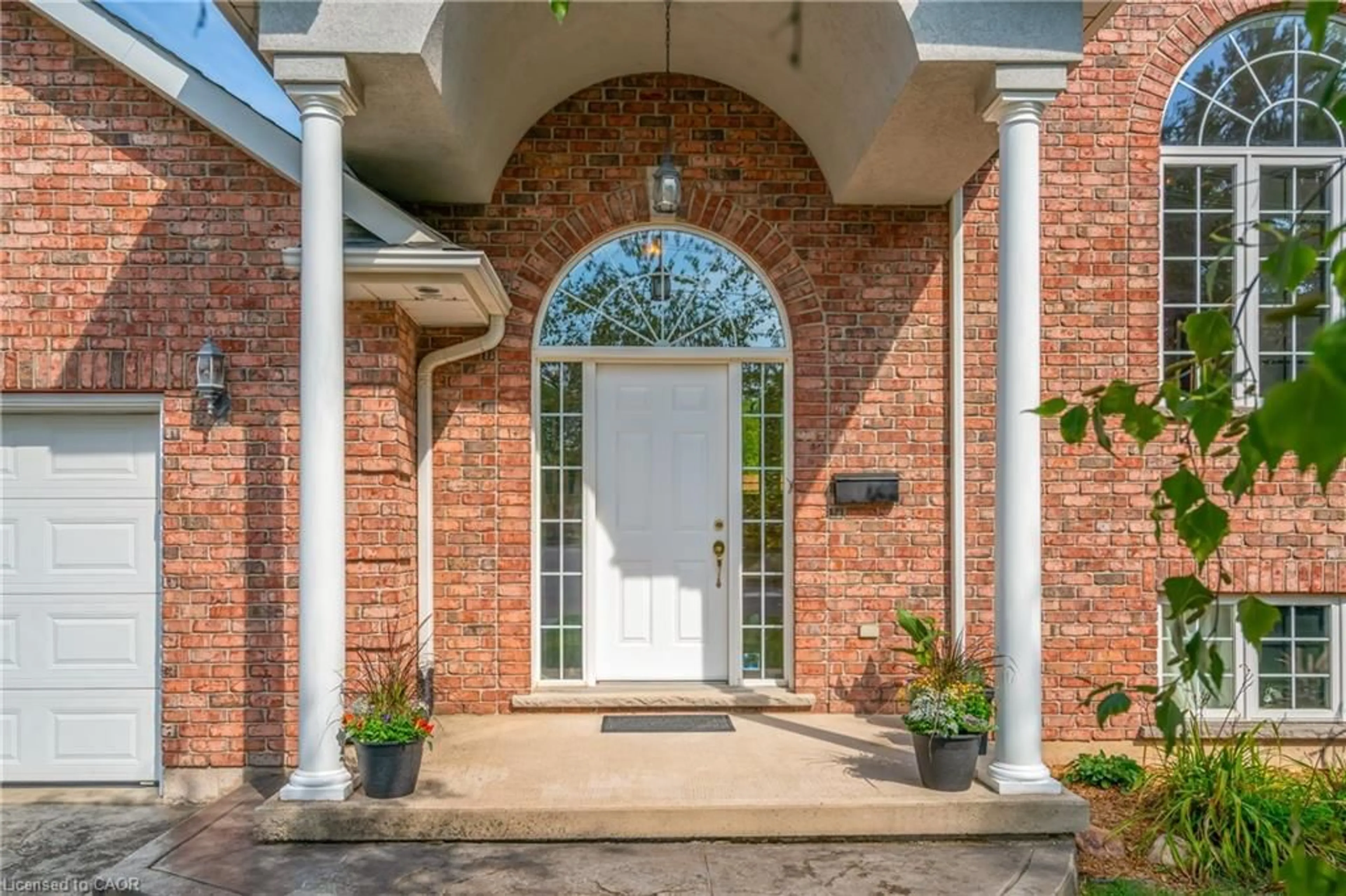 Indoor entryway for 3121 Glenbrook Dr, Lincoln Ontario L0R 2C0
