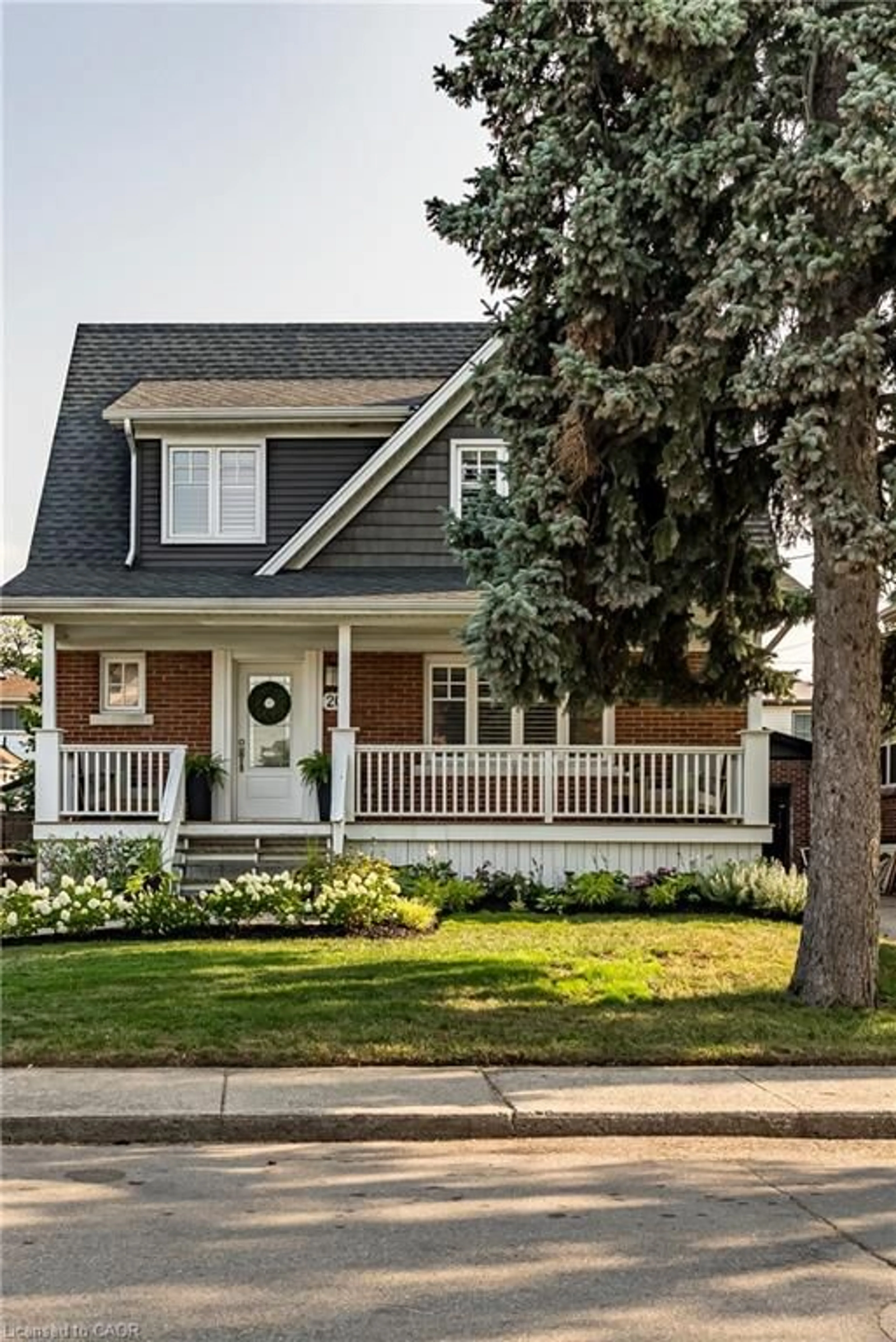 Home with vinyl exterior material, street for 20 Mountain Park Ave, Hamilton Ontario L9A 1A2