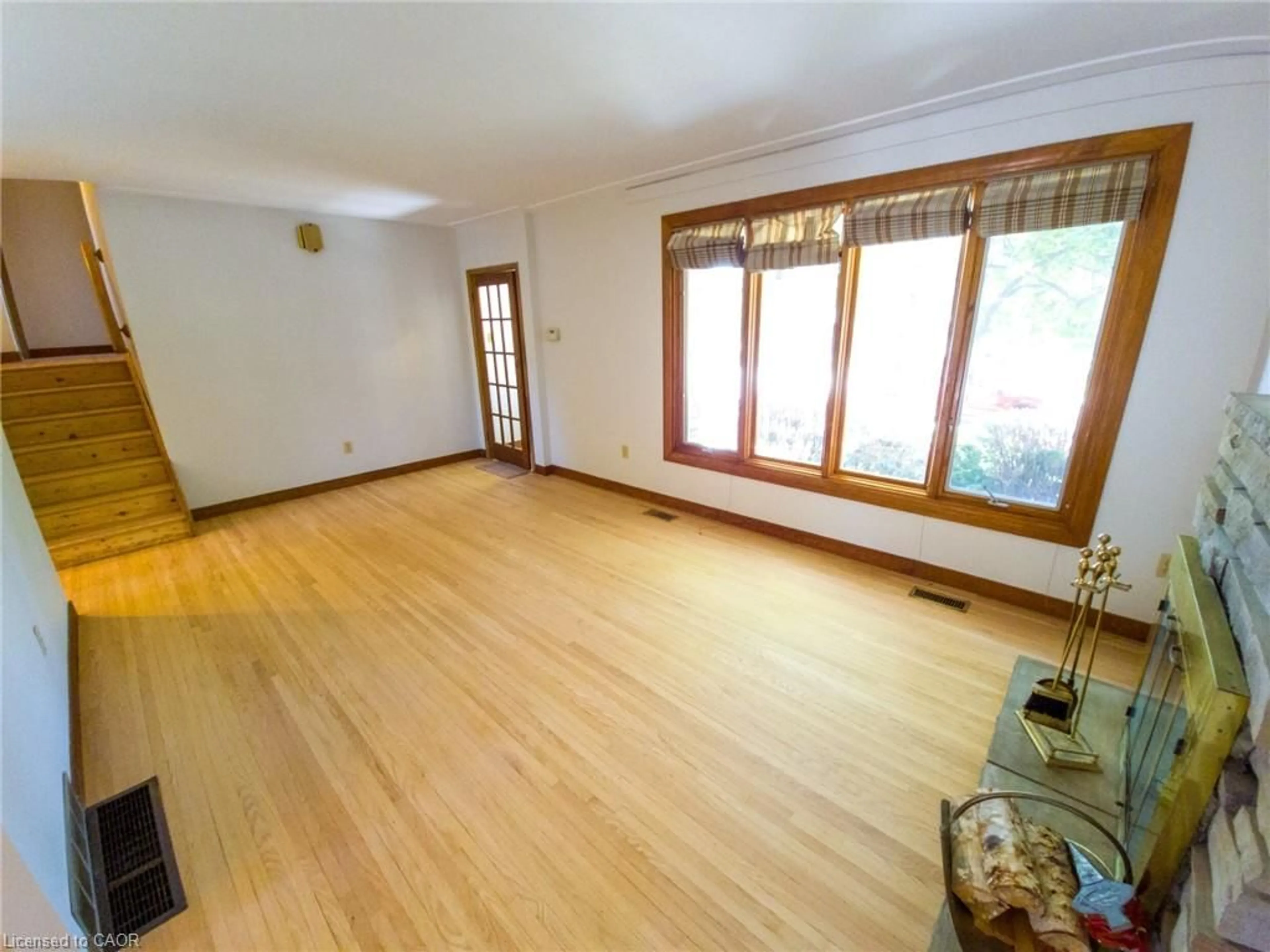 A pic of a room for 164 Laurier Ave, Hamilton Ontario L9C 3S6
