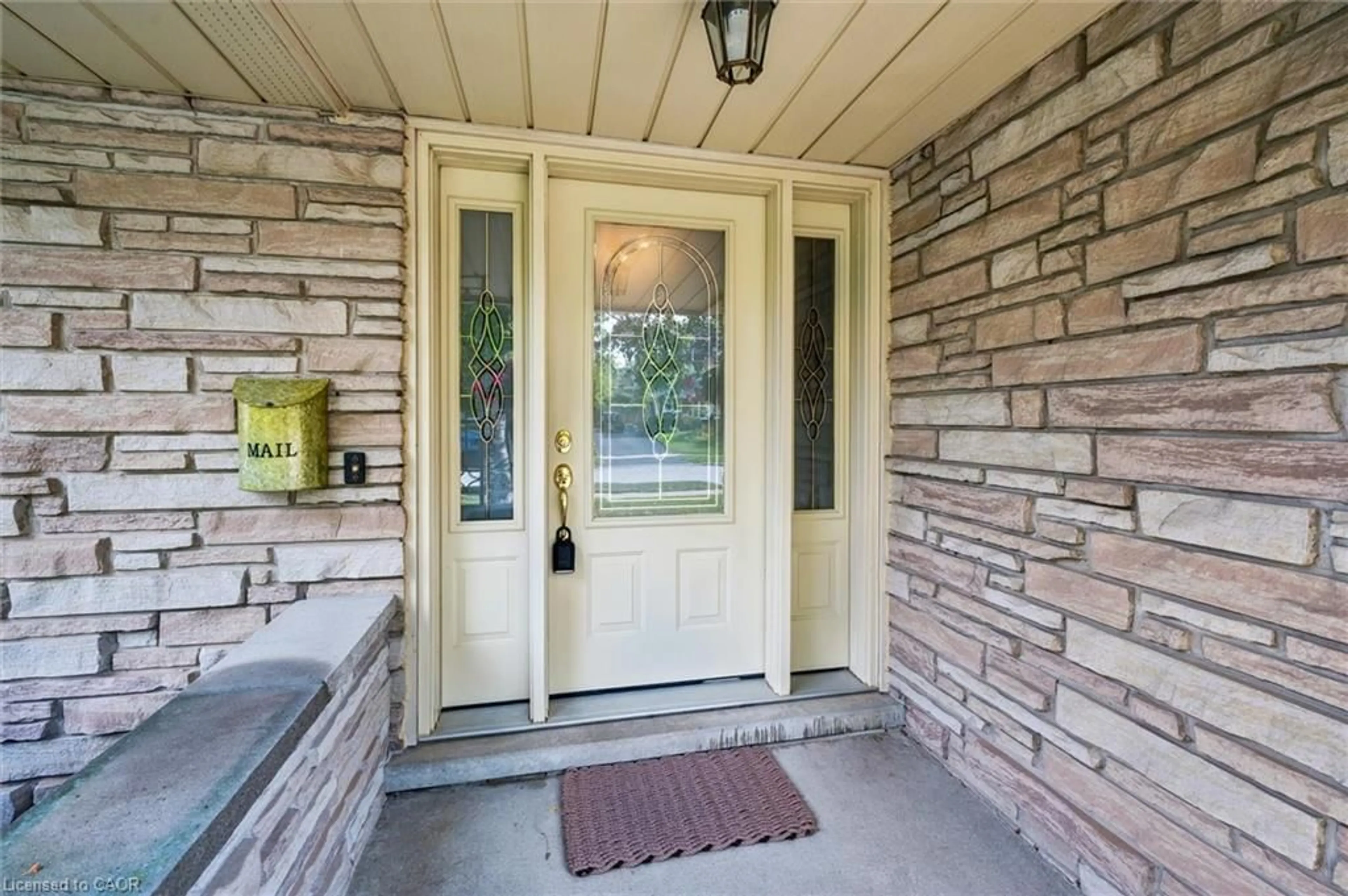 Indoor entryway for 46 Larkspur Cres, Kitchener Ontario N2M 4W9
