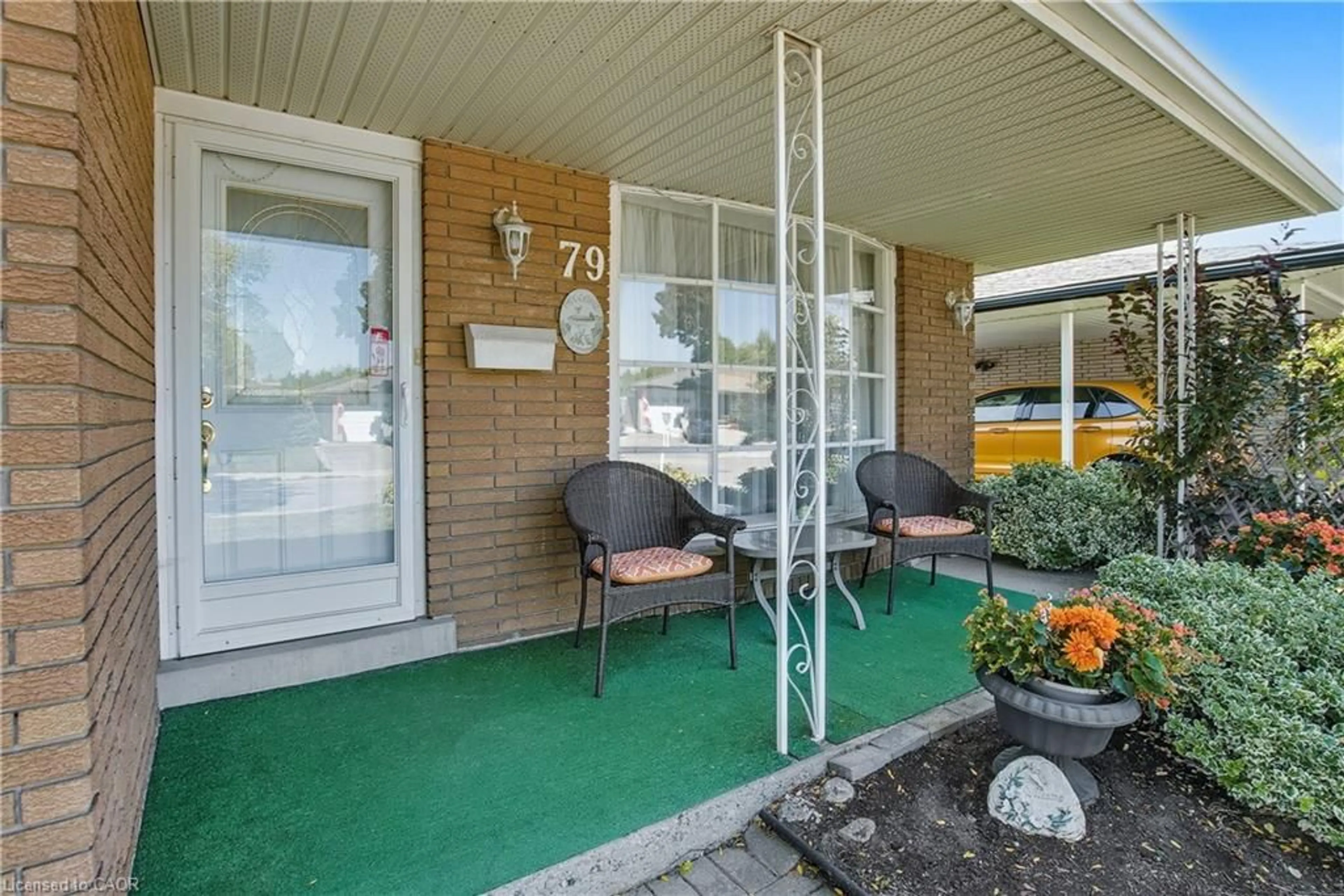 Patio, street for 79 Gardiner Dr, Hamilton Ontario L9C 4V3