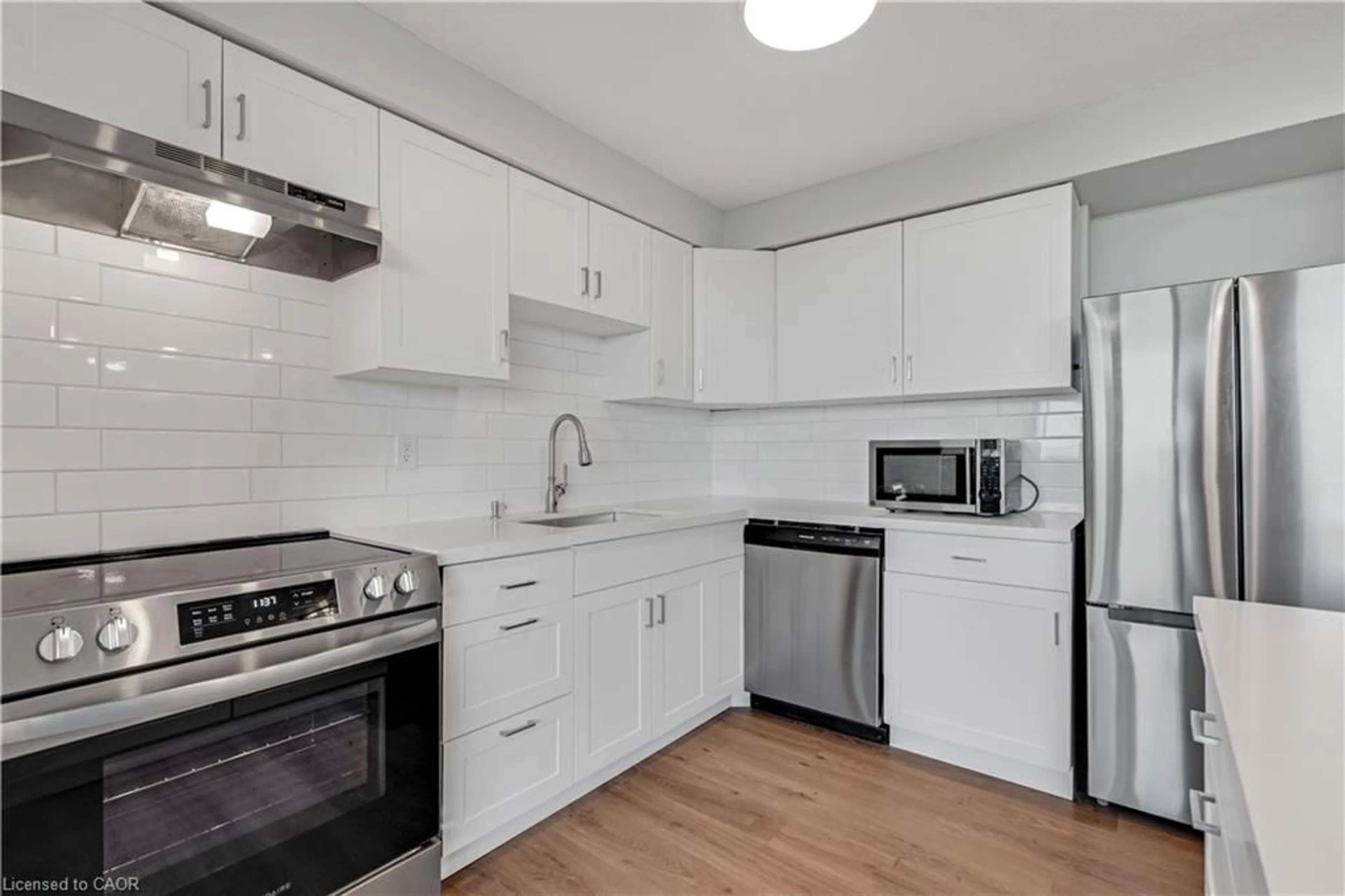 Standard kitchen, unknown for 2301 Derry Rd #1004, Mississauga Ontario L5N 2R4