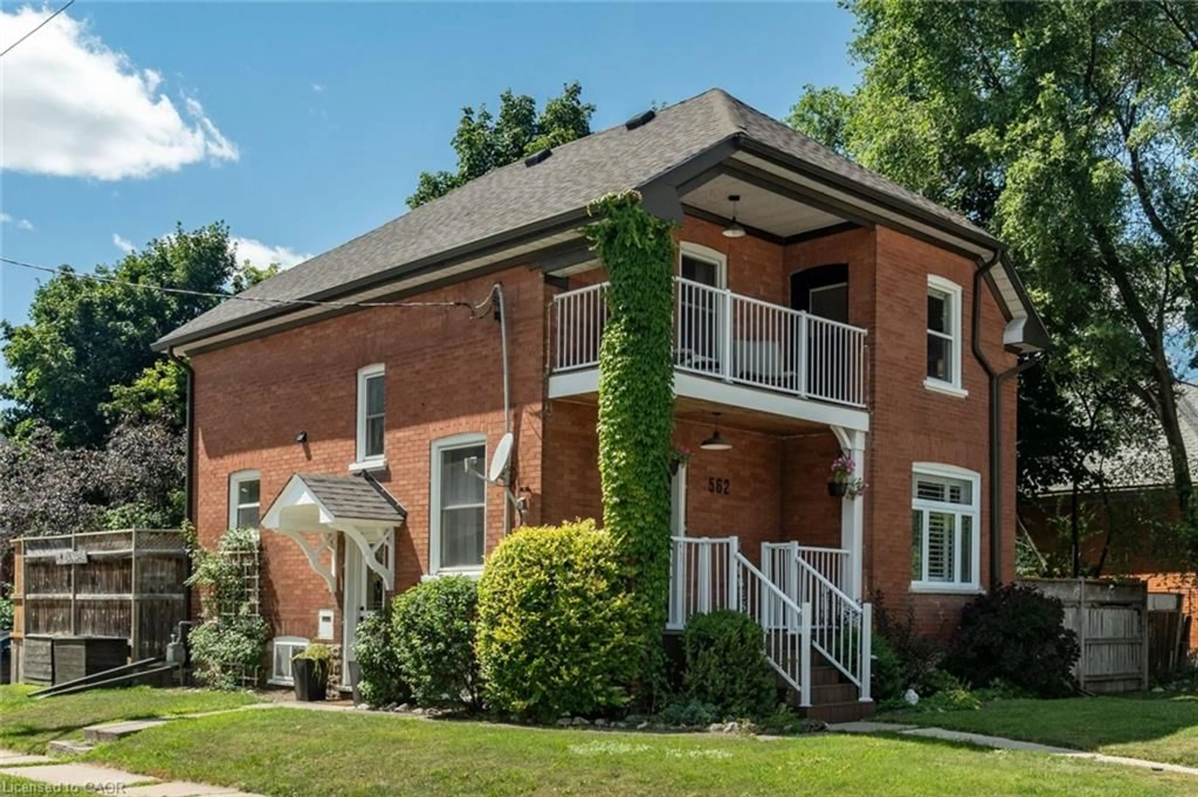 Home with brick exterior material, building for 562 Laurel St, Cambridge Ontario N3H 3Z2