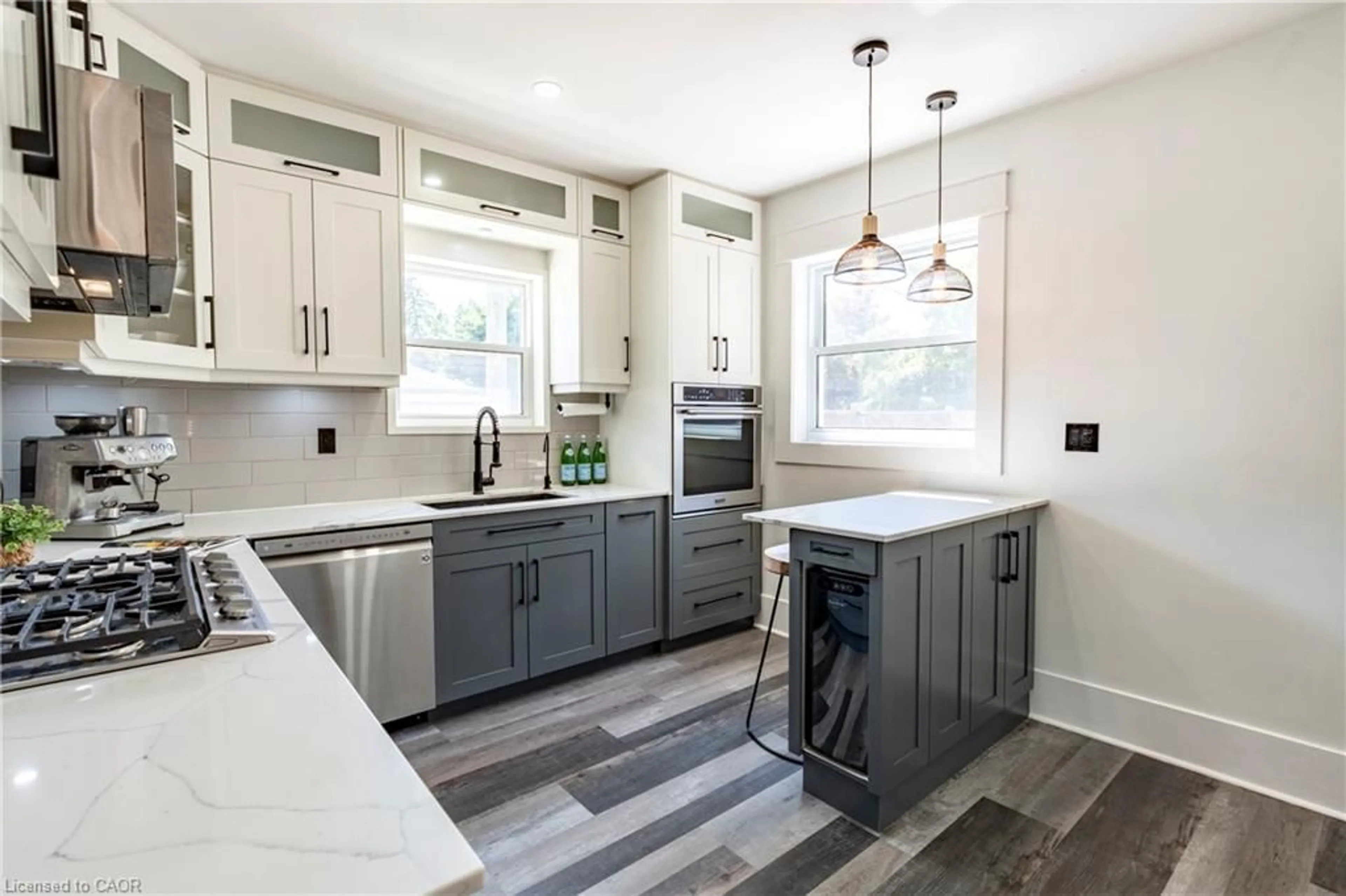 Contemporary kitchen, unknown for 562 Laurel St, Cambridge Ontario N3H 3Z2