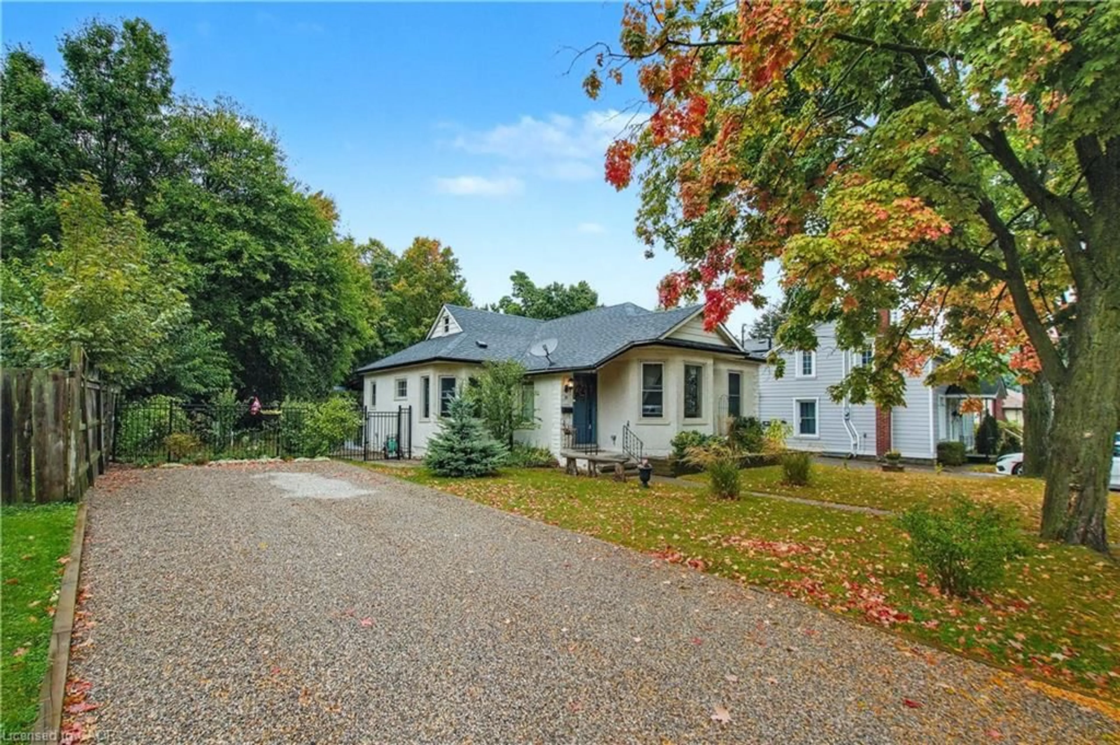 A pic from outside/outdoor area/front of a property/back of a property/a pic from drone, unknown for 30 Dumfries St, Cambridge Ontario N1S 1Y7