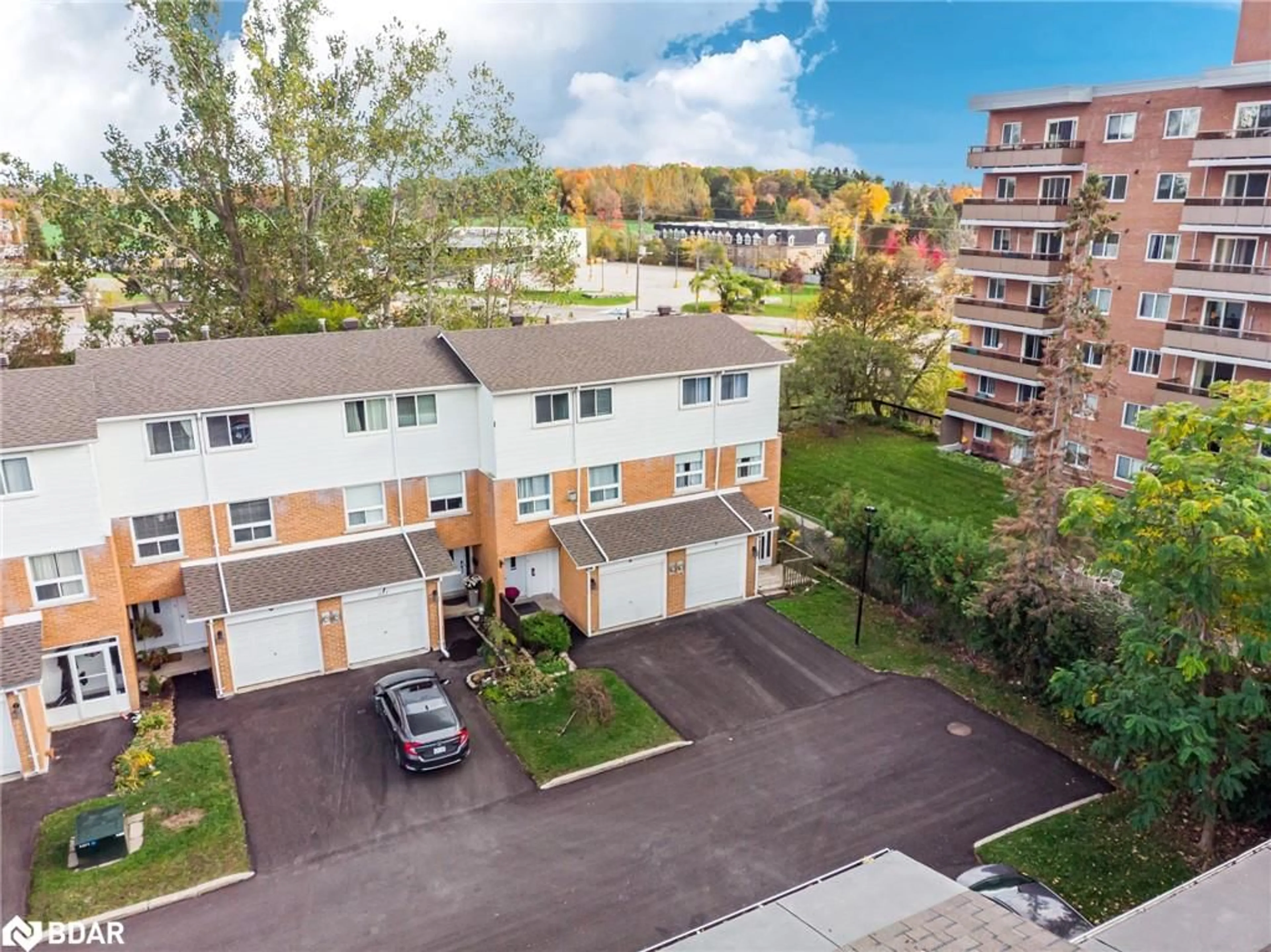 A pic from outside/outdoor area/front of a property/back of a property/a pic from drone, street for 237 Steel St #8, Barrie Ontario L4M 2H1