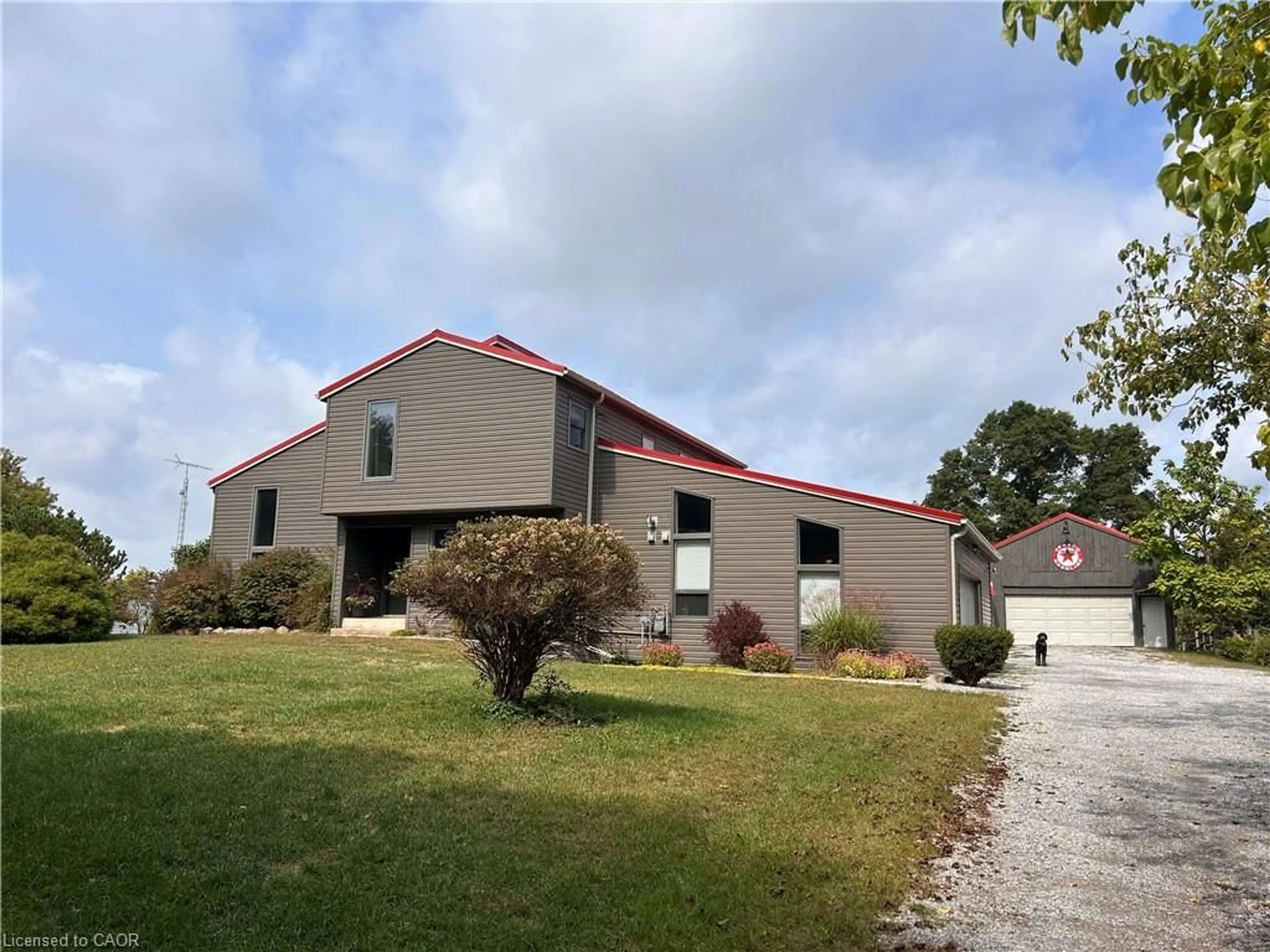 Home with vinyl exterior material, building for 657 Windham  Road 14 Rd, Simcoe Ontario N3Y 4K6