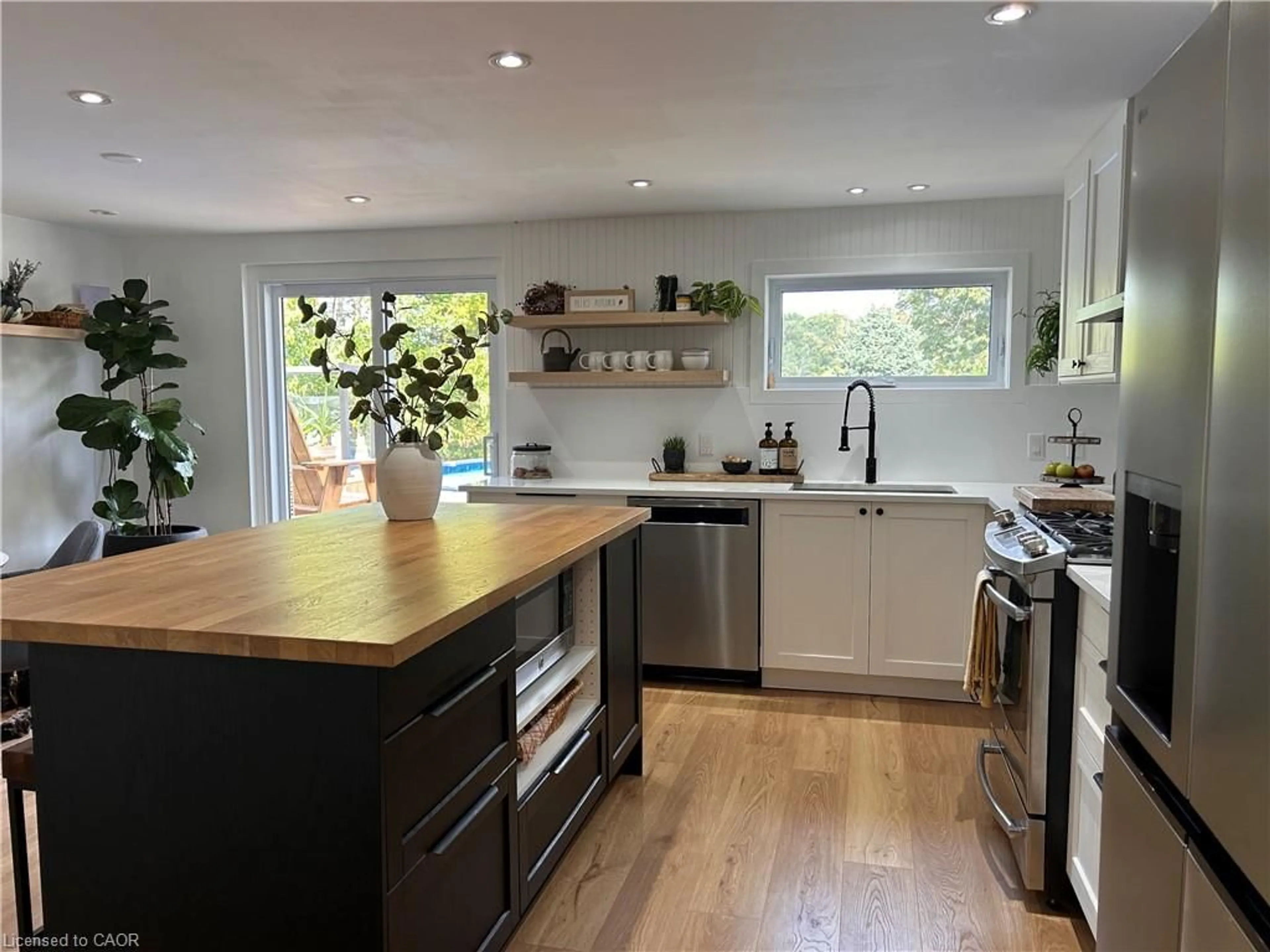 Open concept kitchen, wood/laminate floor for 657 Windham  Road 14 Rd, Simcoe Ontario N3Y 4K6