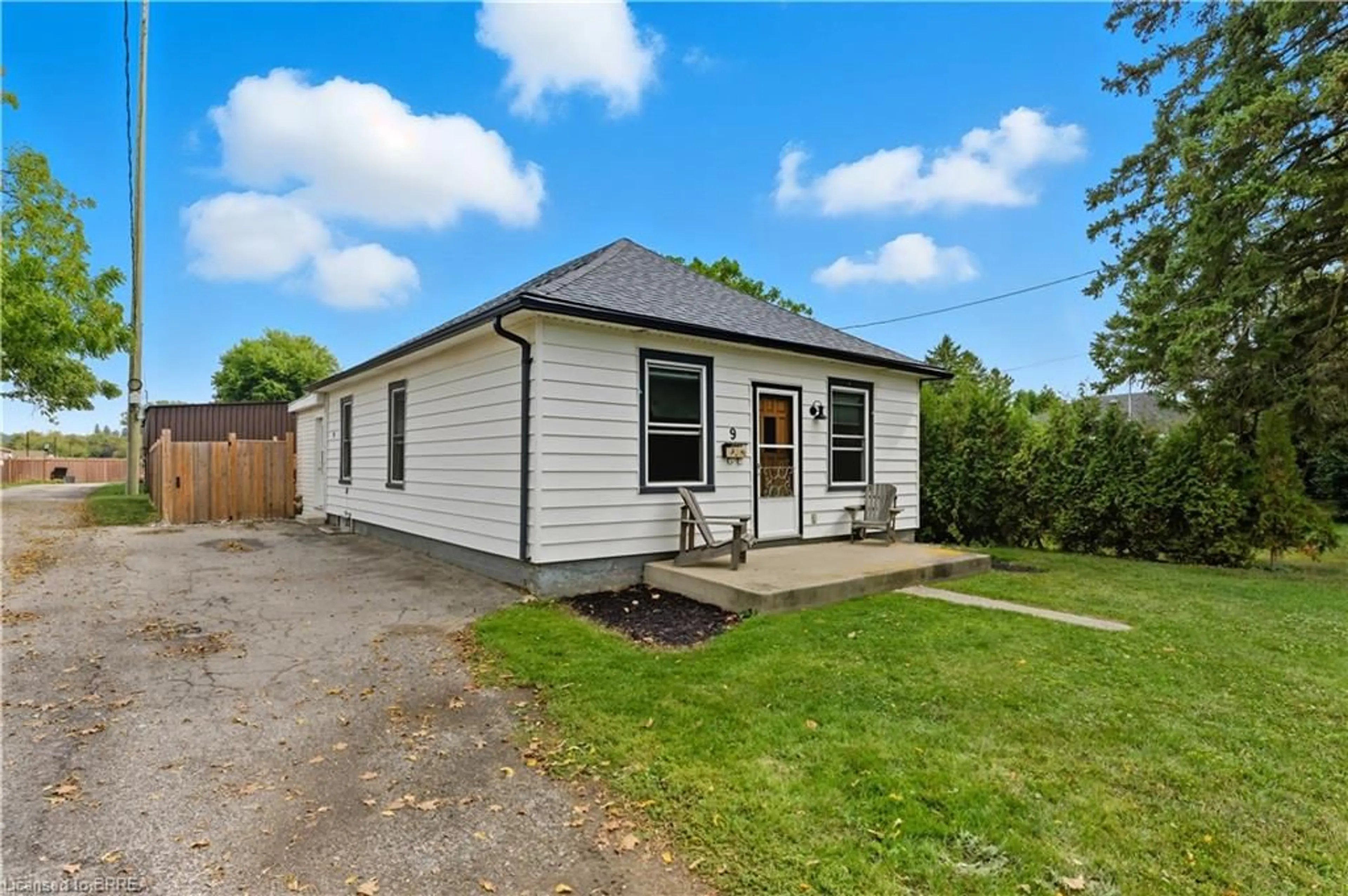 A pic from outside/outdoor area/front of a property/back of a property/a pic from drone, street for 9 Curtis Ave, Paris Ontario N3L 3J3
