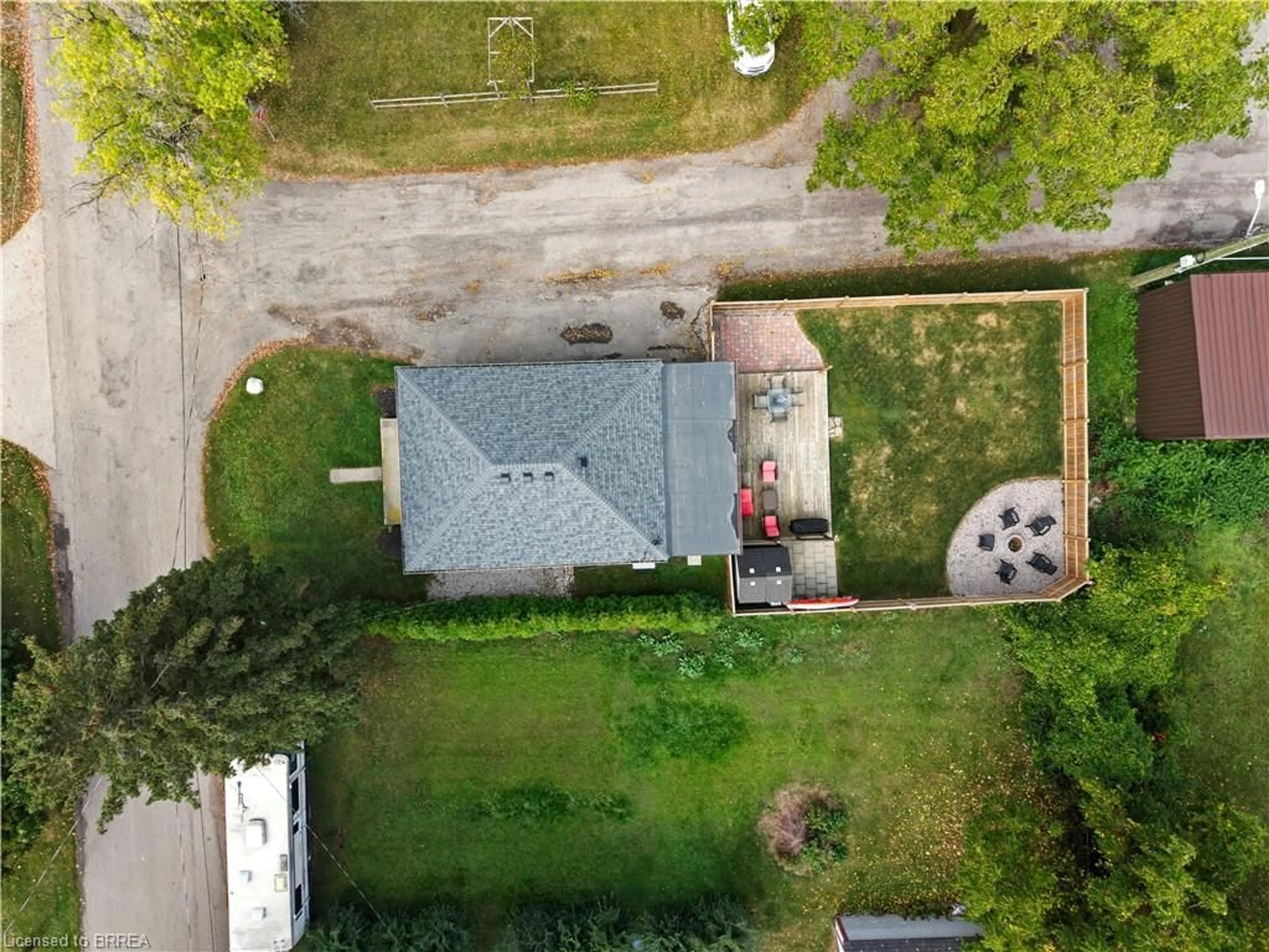 A pic from outside/outdoor area/front of a property/back of a property/a pic from drone, street for 9 Curtis Ave, Paris Ontario N3L 3J3