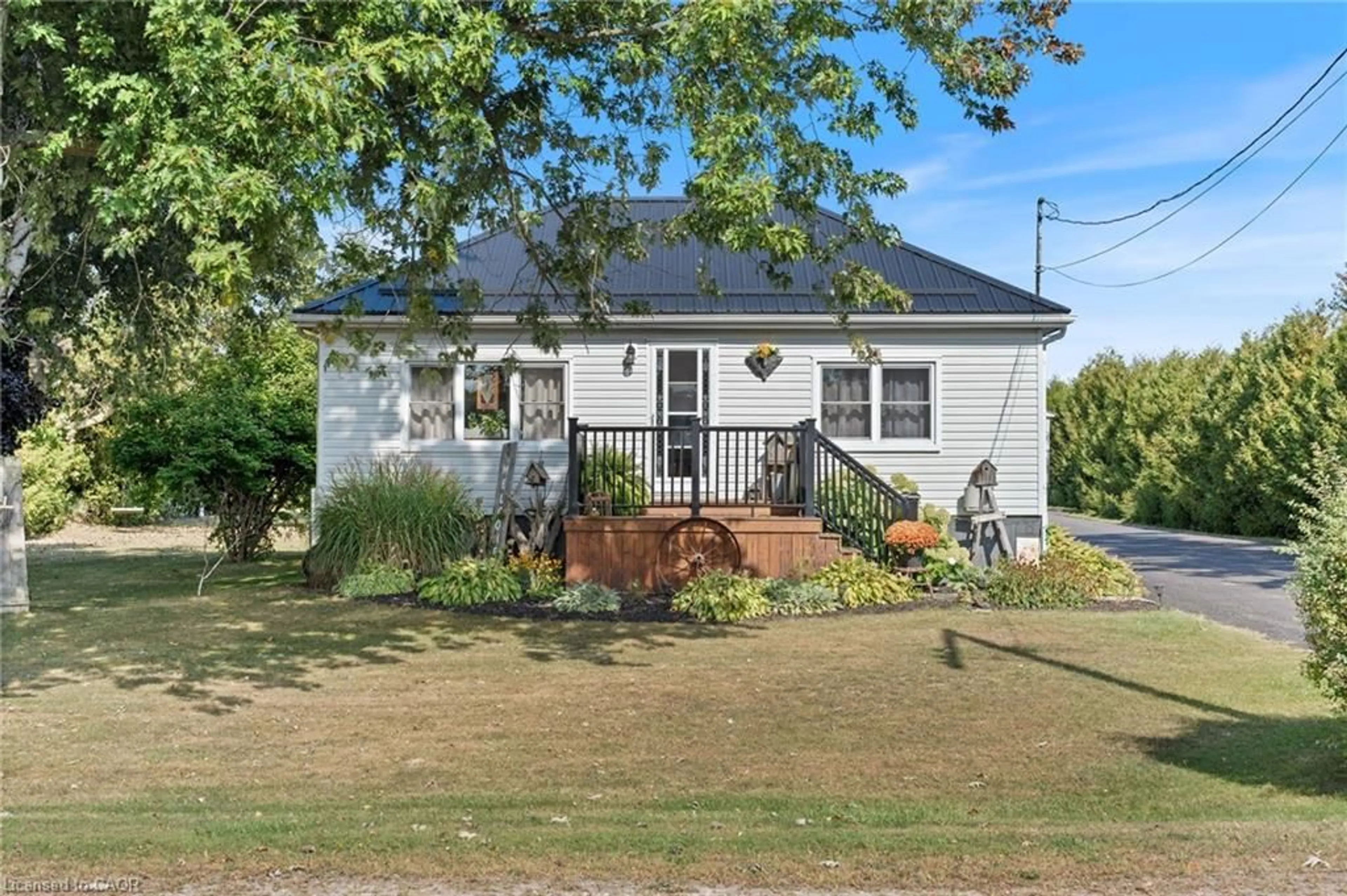 A pic from outside/outdoor area/front of a property/back of a property/a pic from drone, street for 282 Townline St, St. Williams Ontario N0E 1P0
