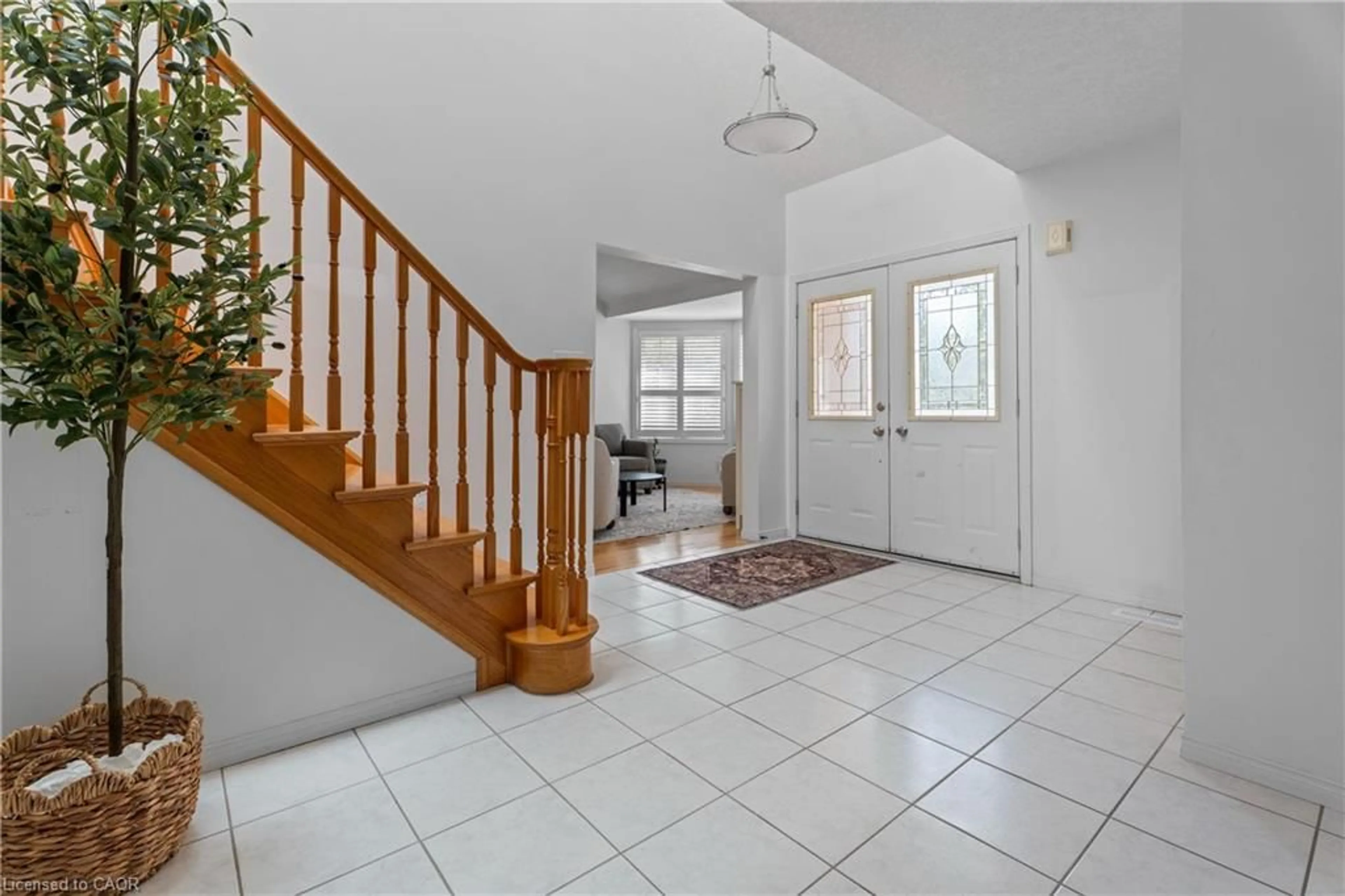 Indoor foyer for 282 Imperial Rd, Guelph Ontario N1K 1V5
