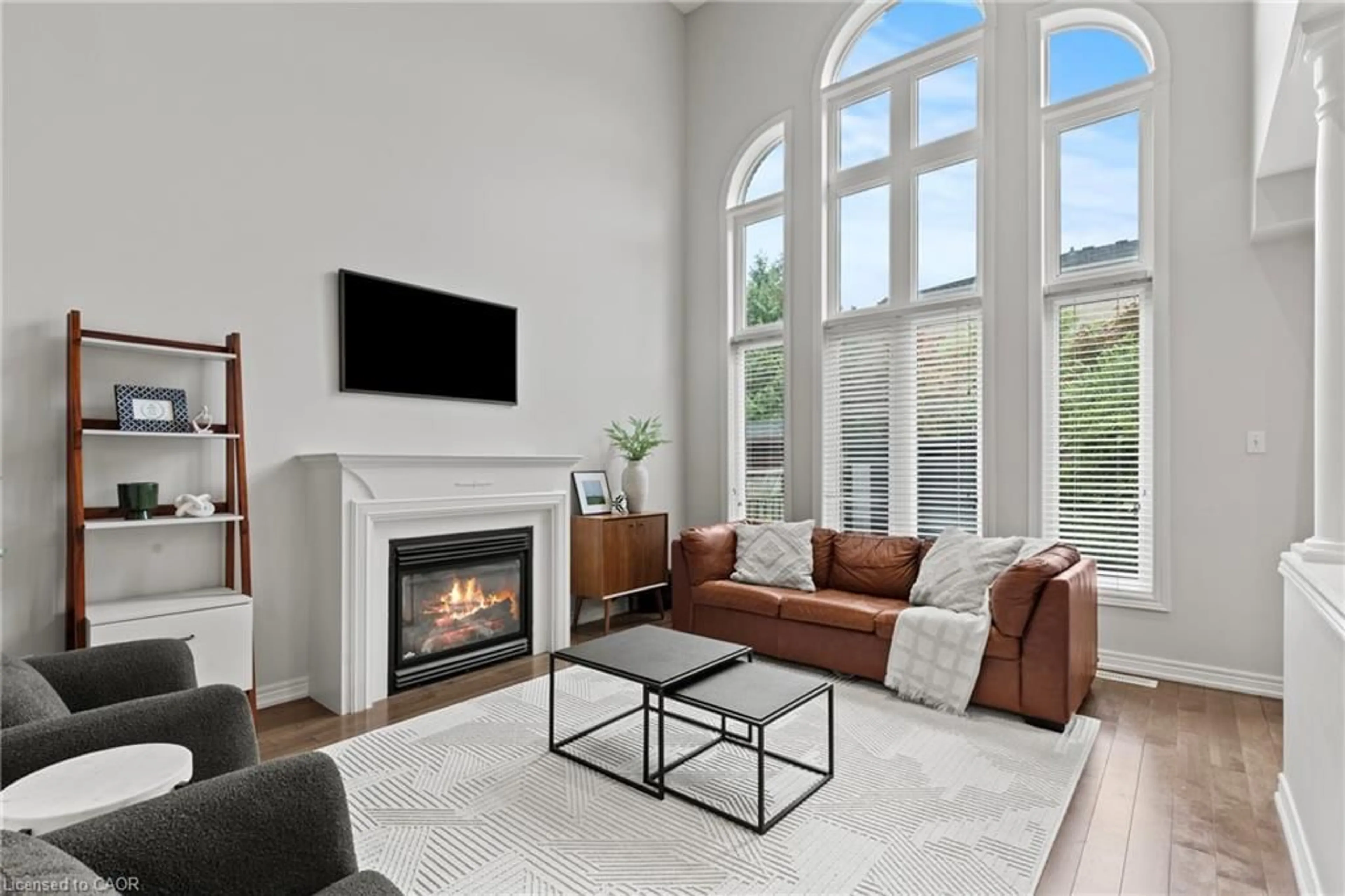 Living room with furniture, unknown for 2240 Osprey Lane, Oakville Ontario L6M 3Z8