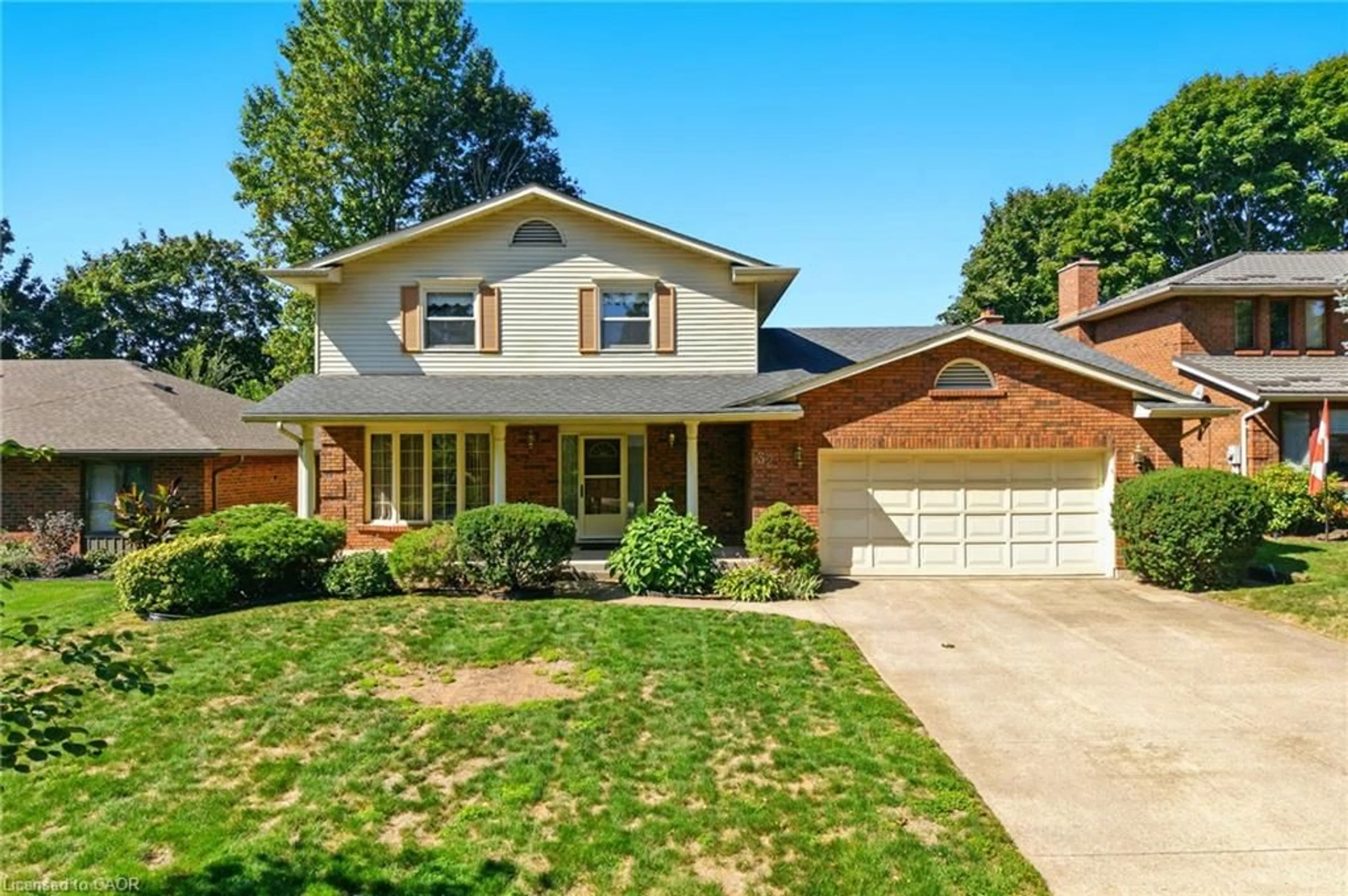 Home with brick exterior material, street for 32 Deerpark Cres, Fonthill Ontario L0S 1E1