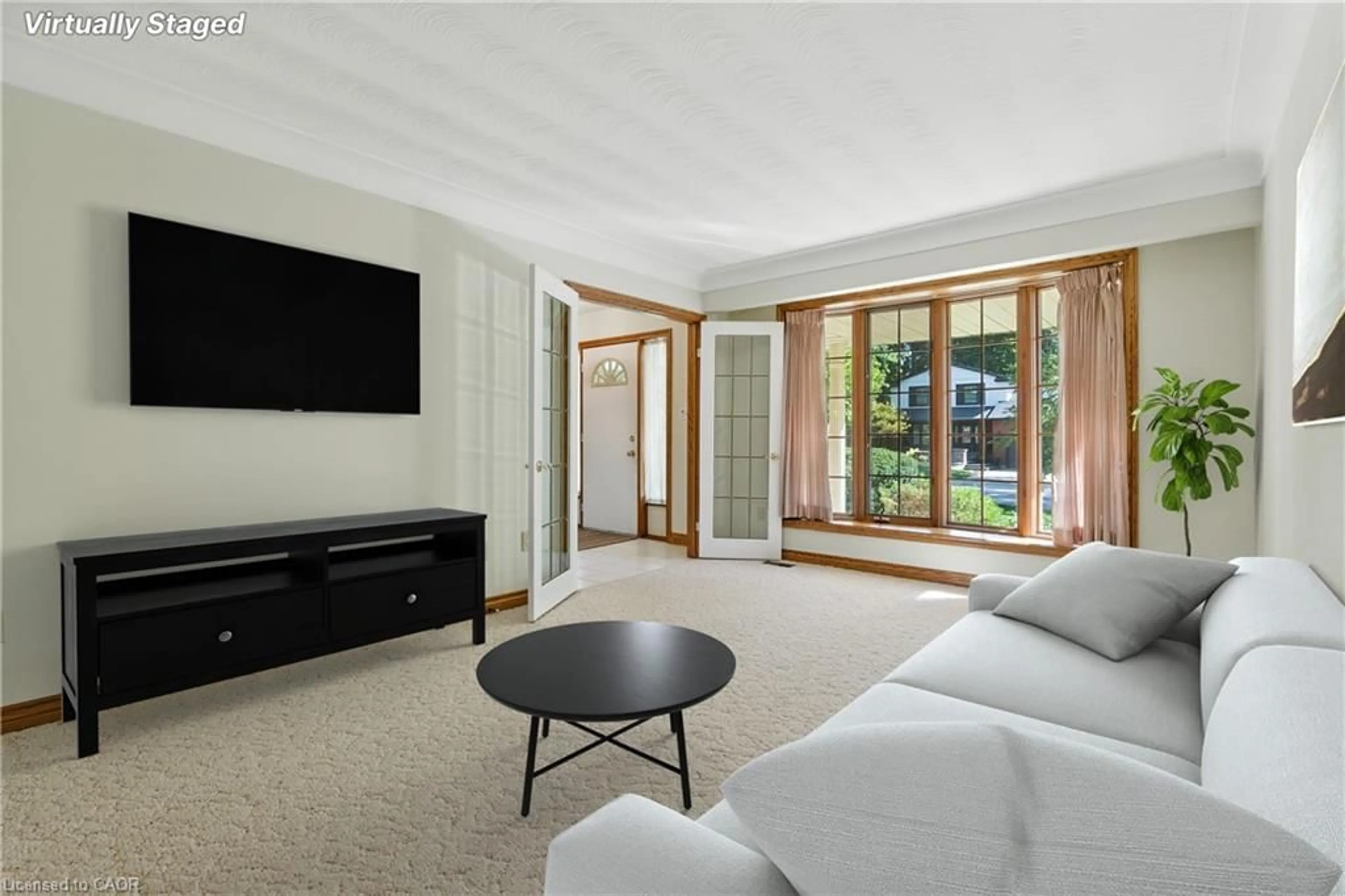 Living room with furniture, unknown for 32 Deerpark Cres, Fonthill Ontario L0S 1E1